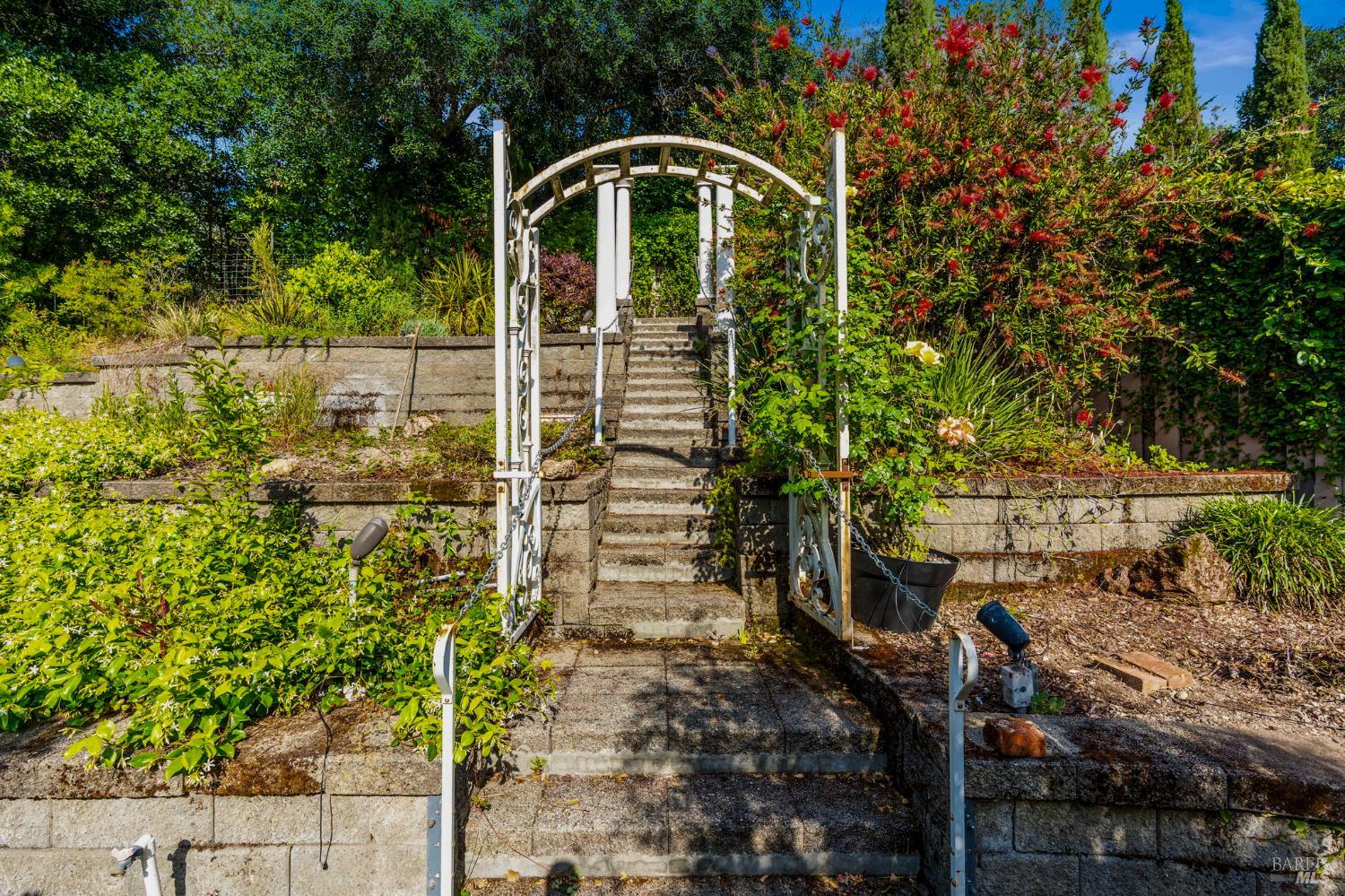 382 Lakeview Drive