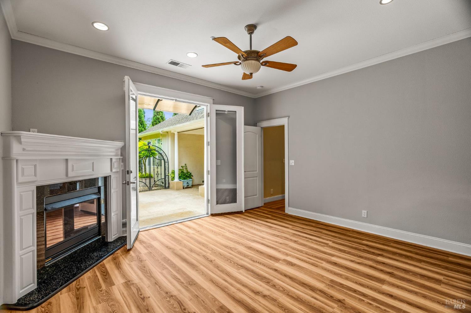 382 Lakeview Drive