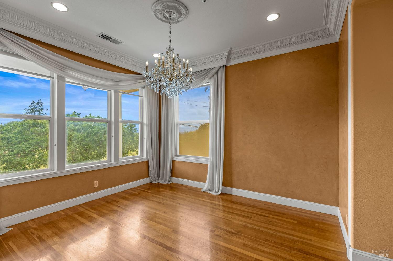 382 Lakeview Drive