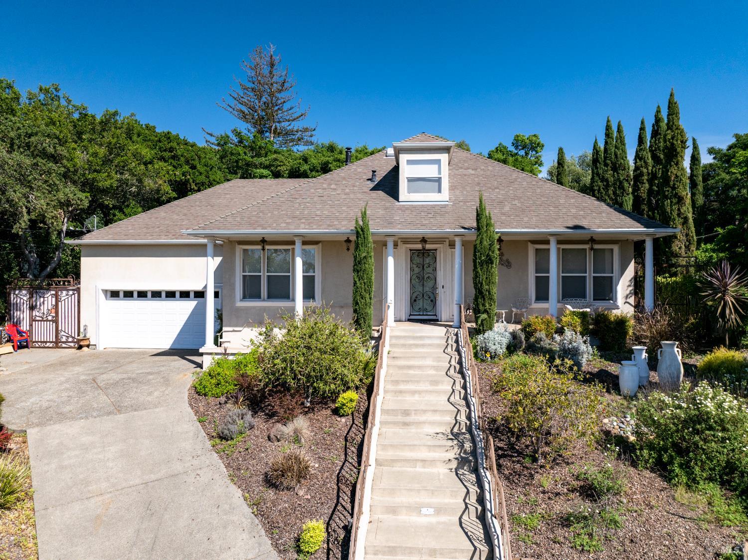 382 Lakeview Drive