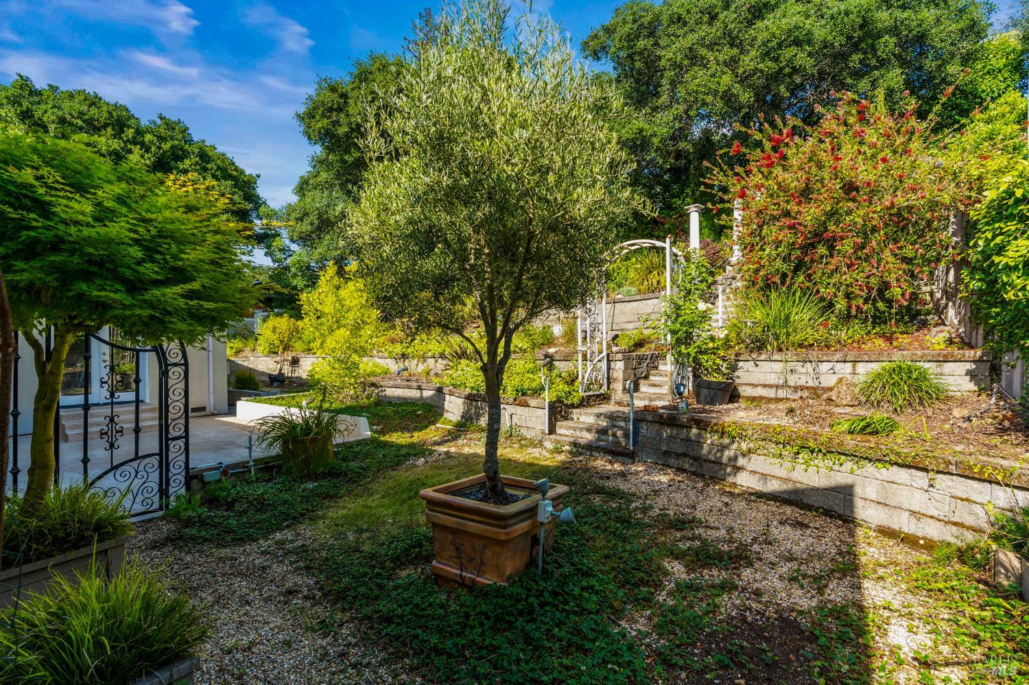 382 Lakeview Drive