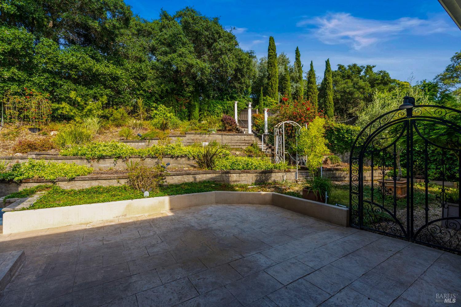 382 Lakeview Drive