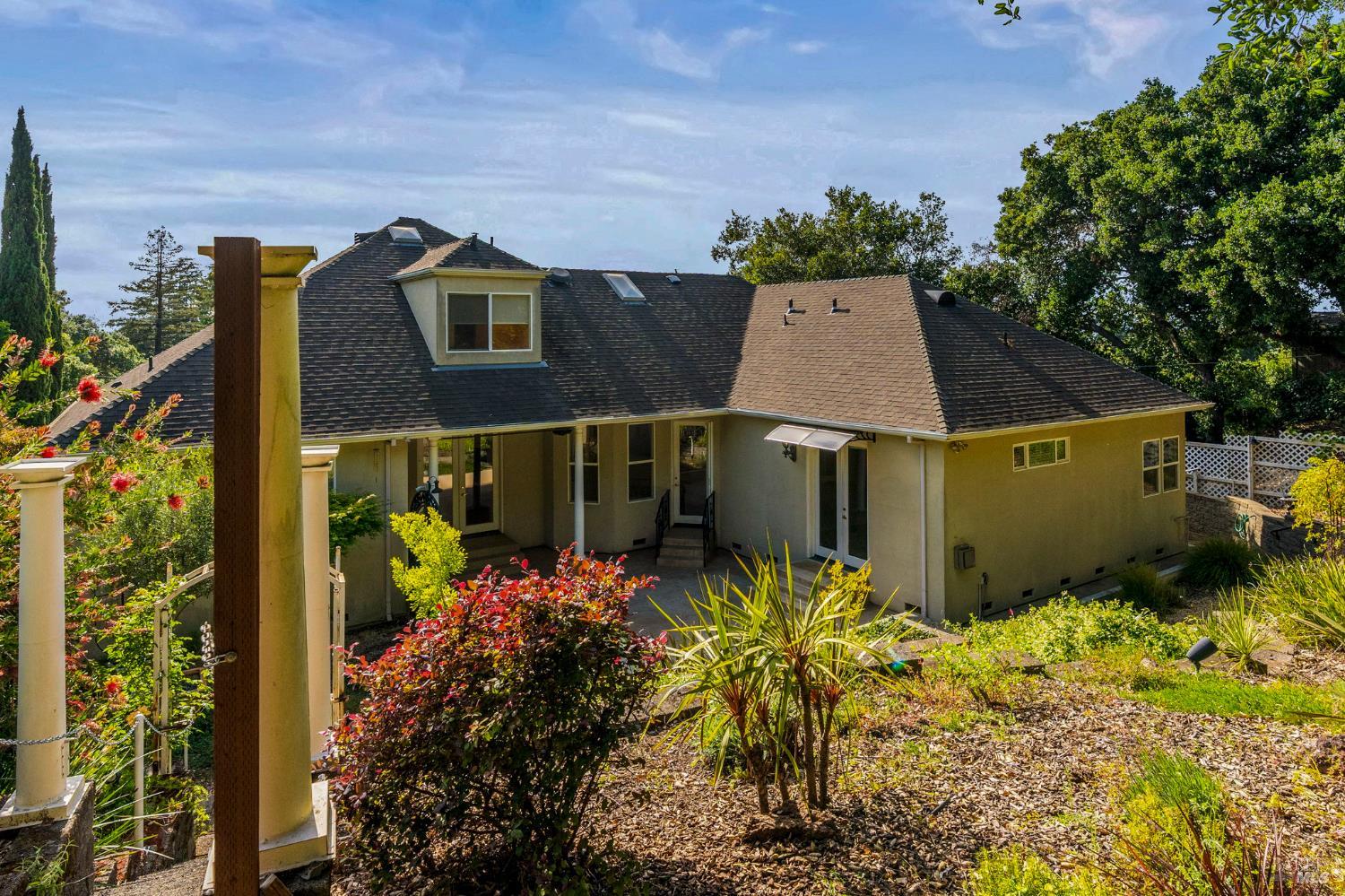 382 Lakeview Drive