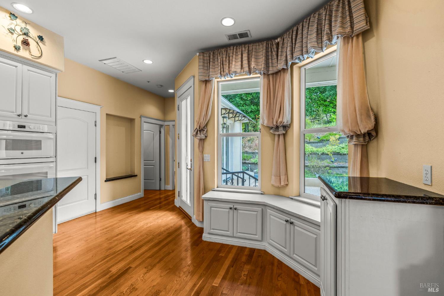 382 Lakeview Drive