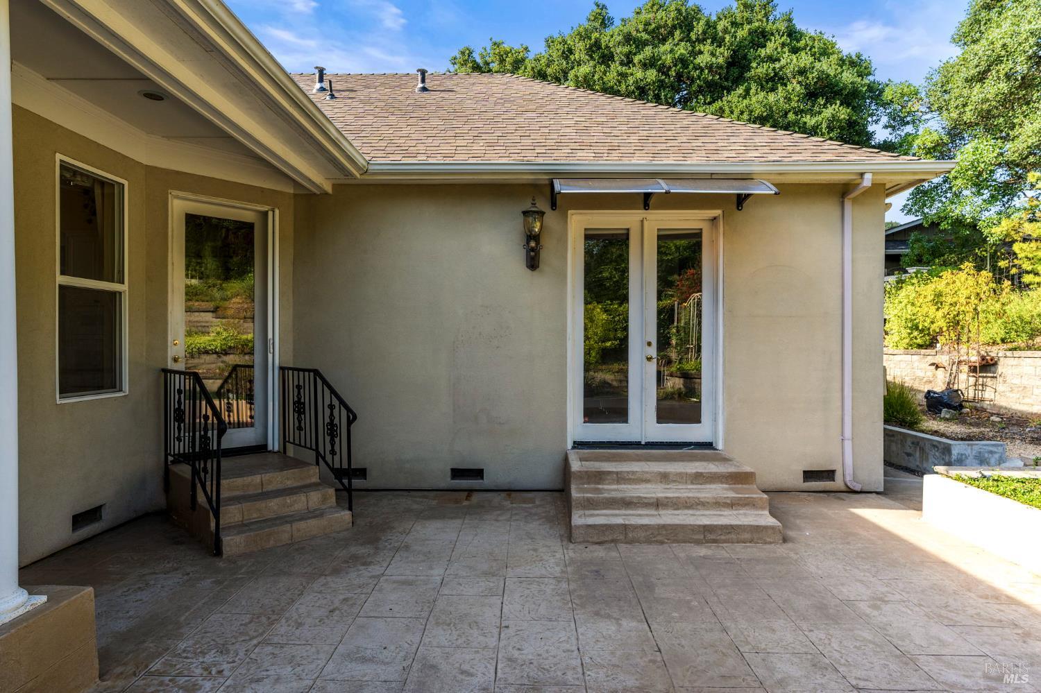 382 Lakeview Drive