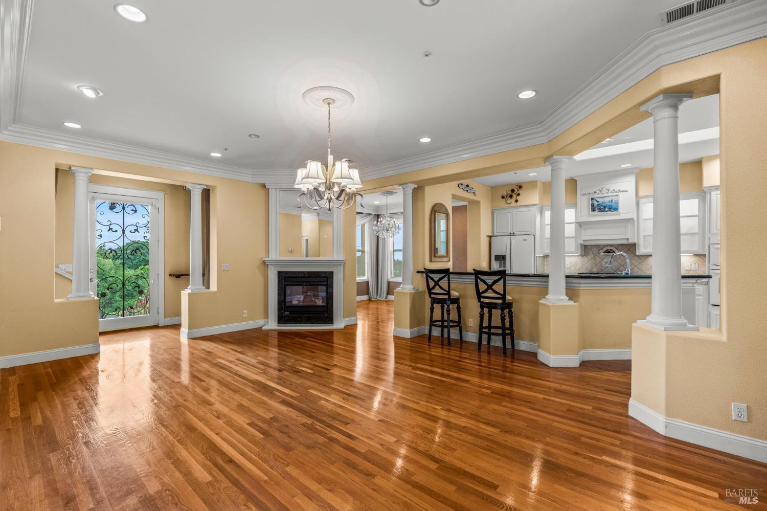 382 Lakeview Drive