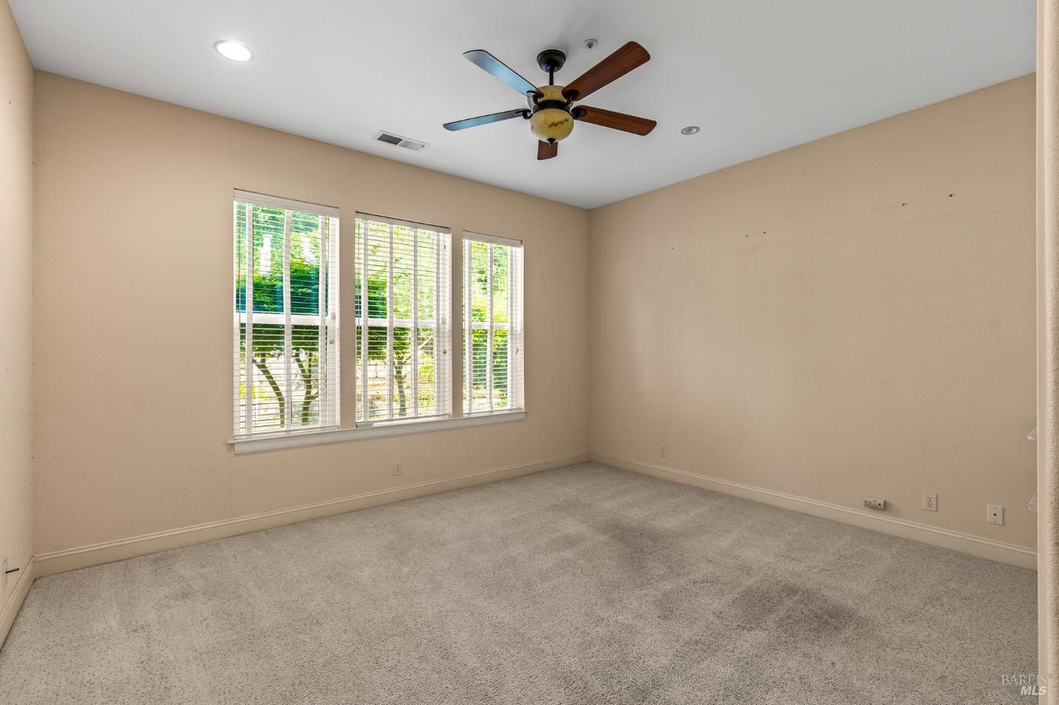 382 Lakeview Drive