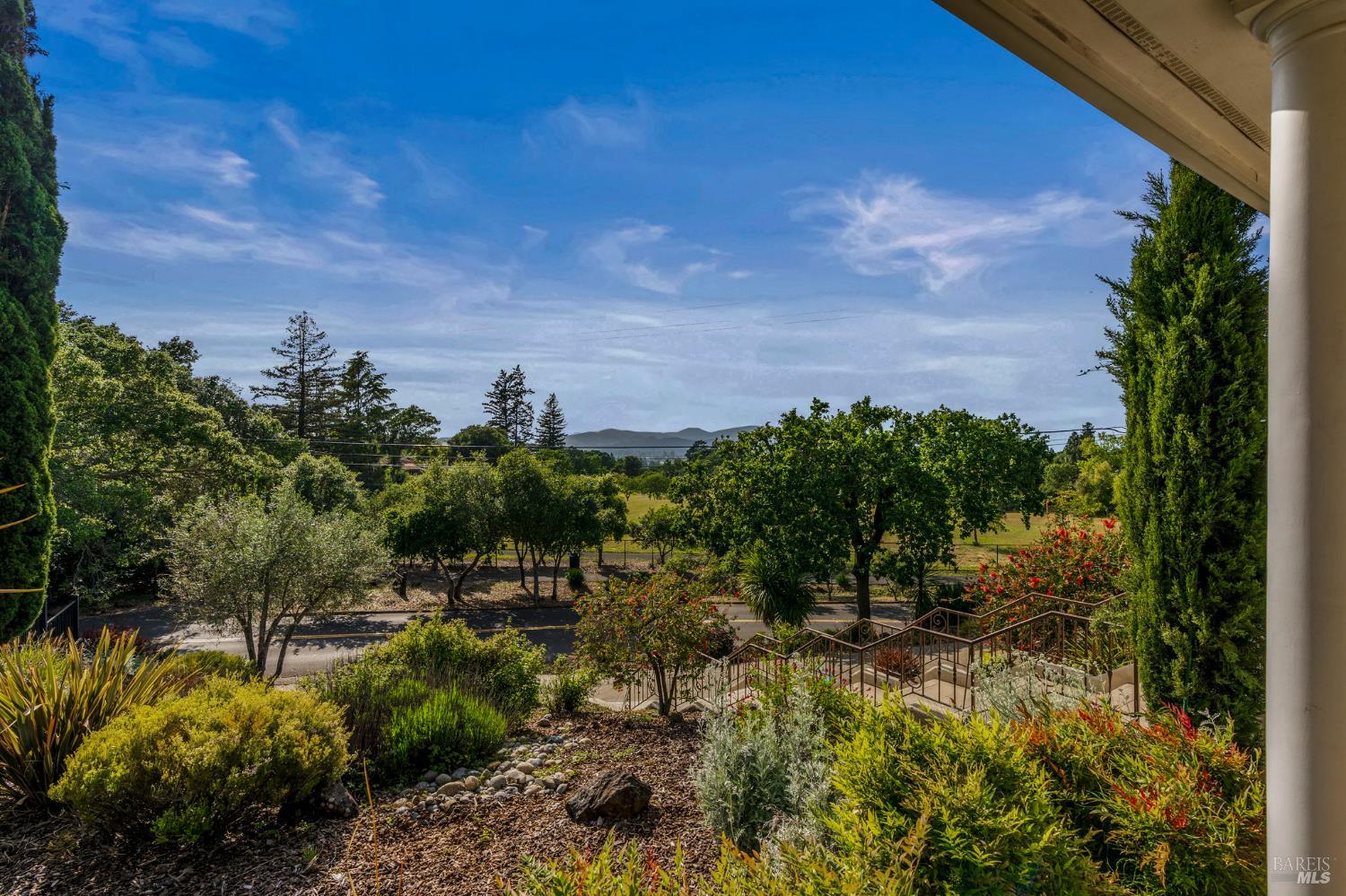382 Lakeview Drive