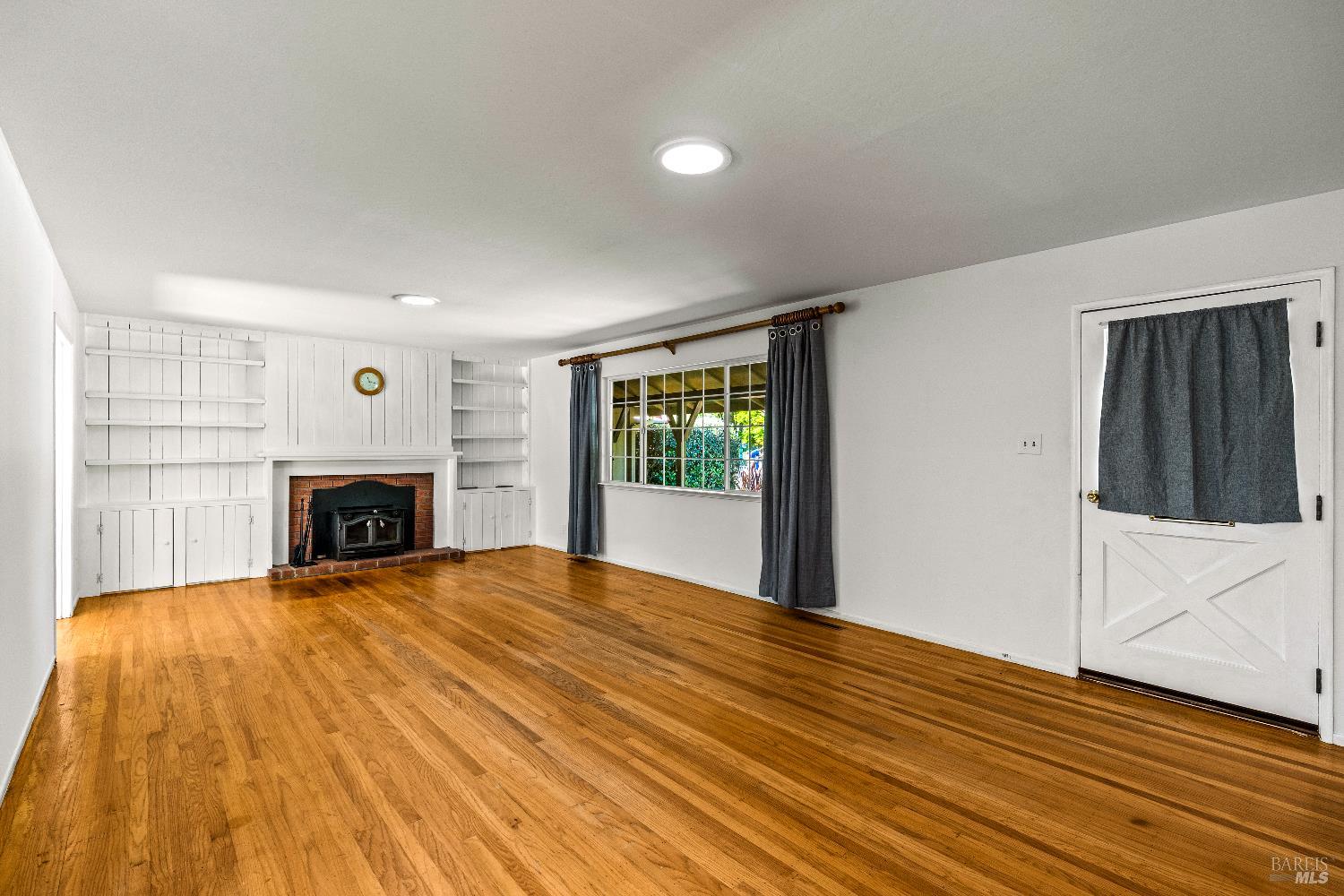 2608 W Pueblo Avenue