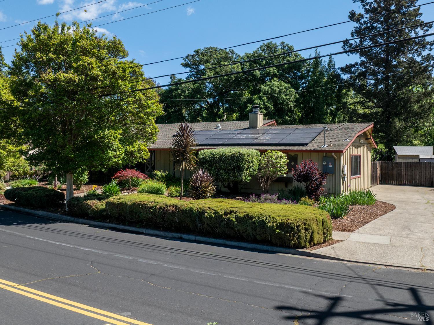 2608 W Pueblo Avenue