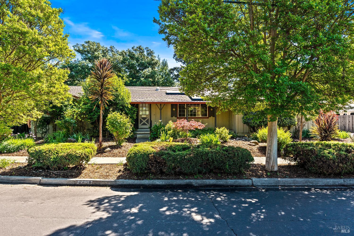 2608 W Pueblo Avenue