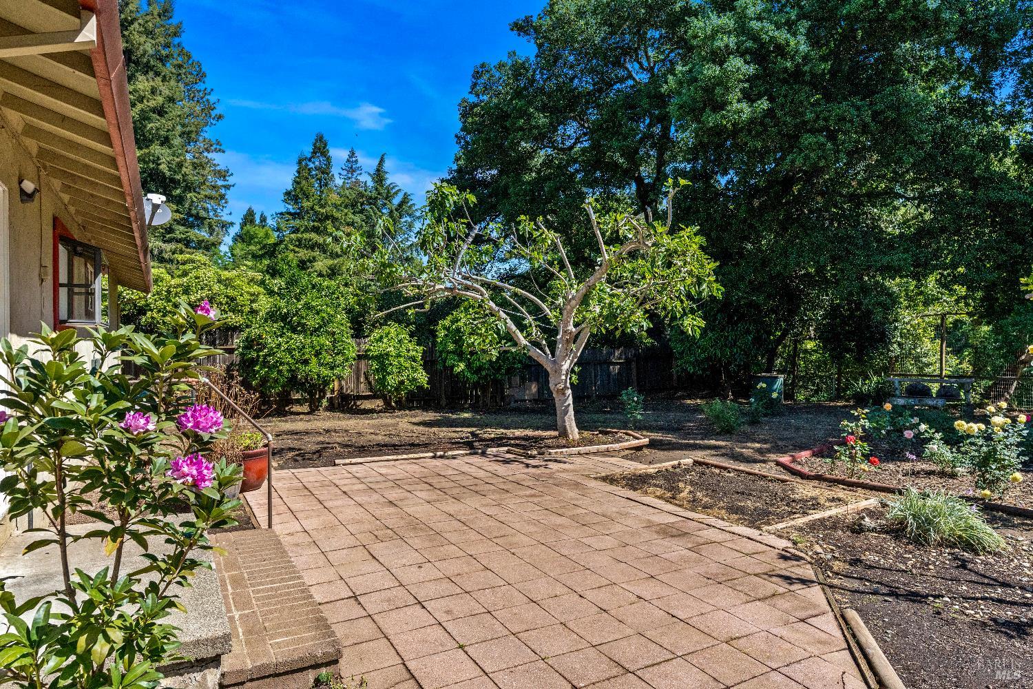 2608 W Pueblo Avenue