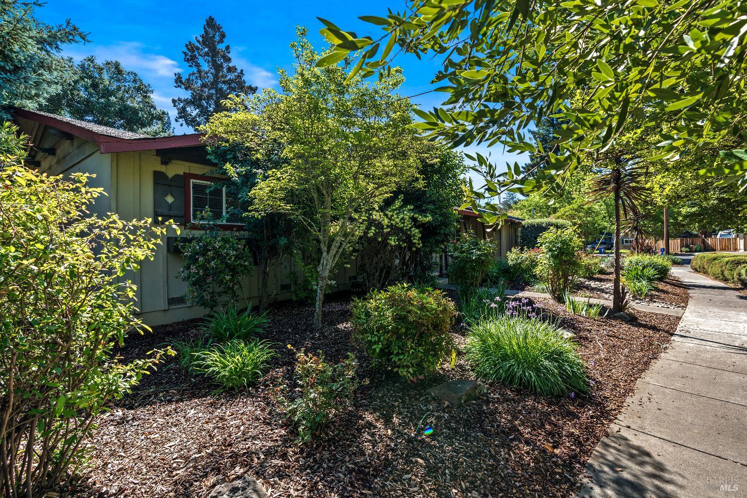 2608 W Pueblo Avenue