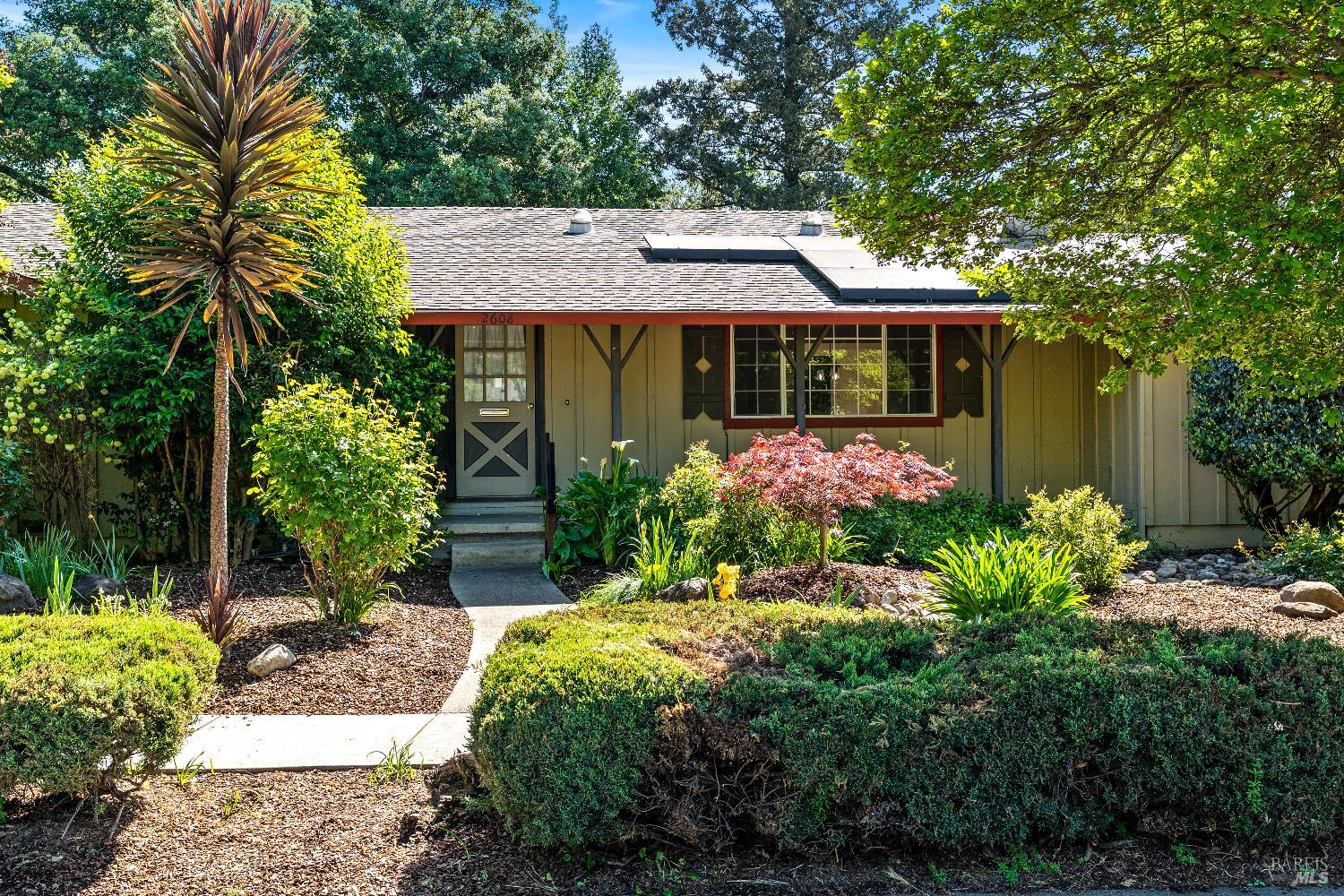 2608 W Pueblo Avenue