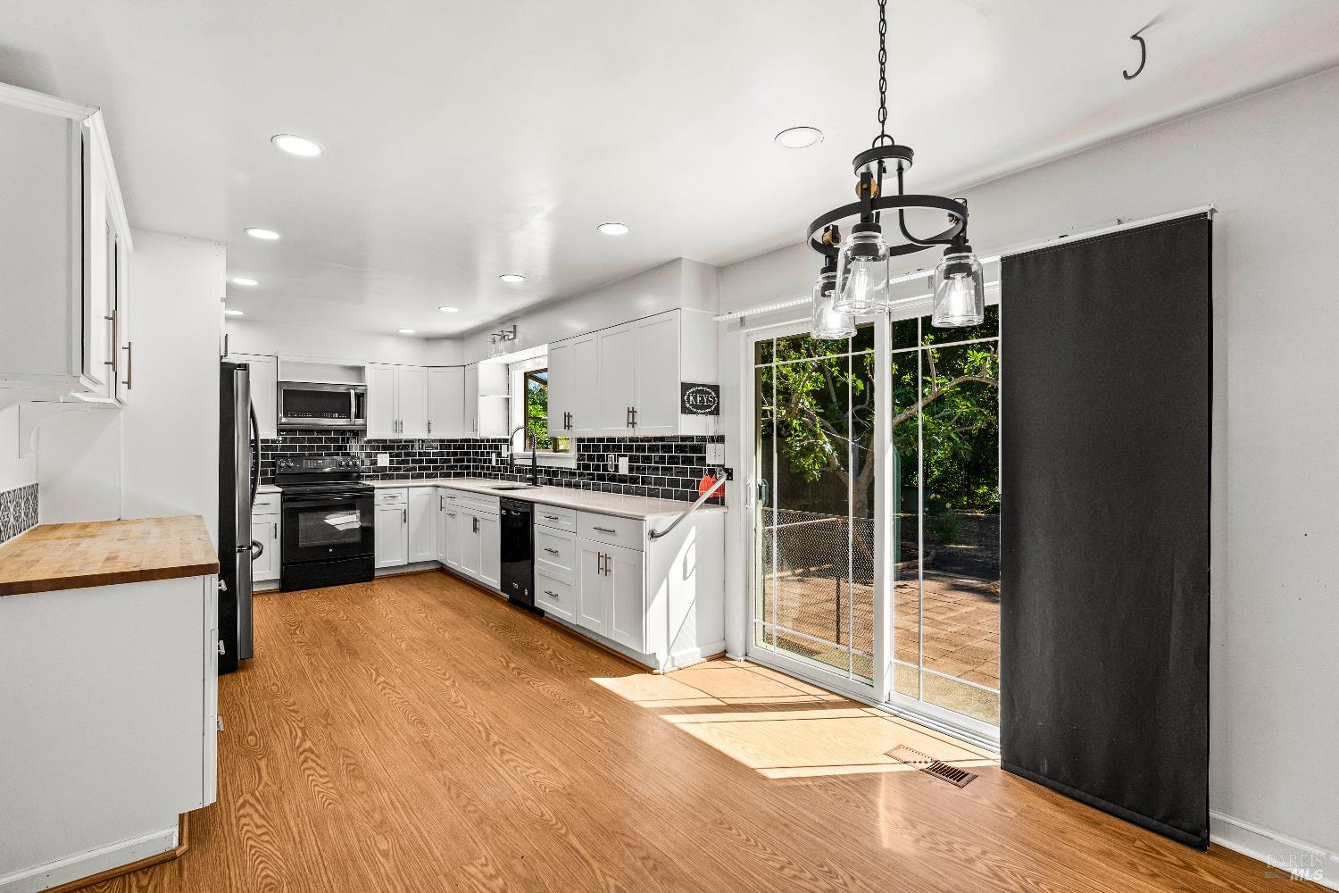 2608 W Pueblo Avenue