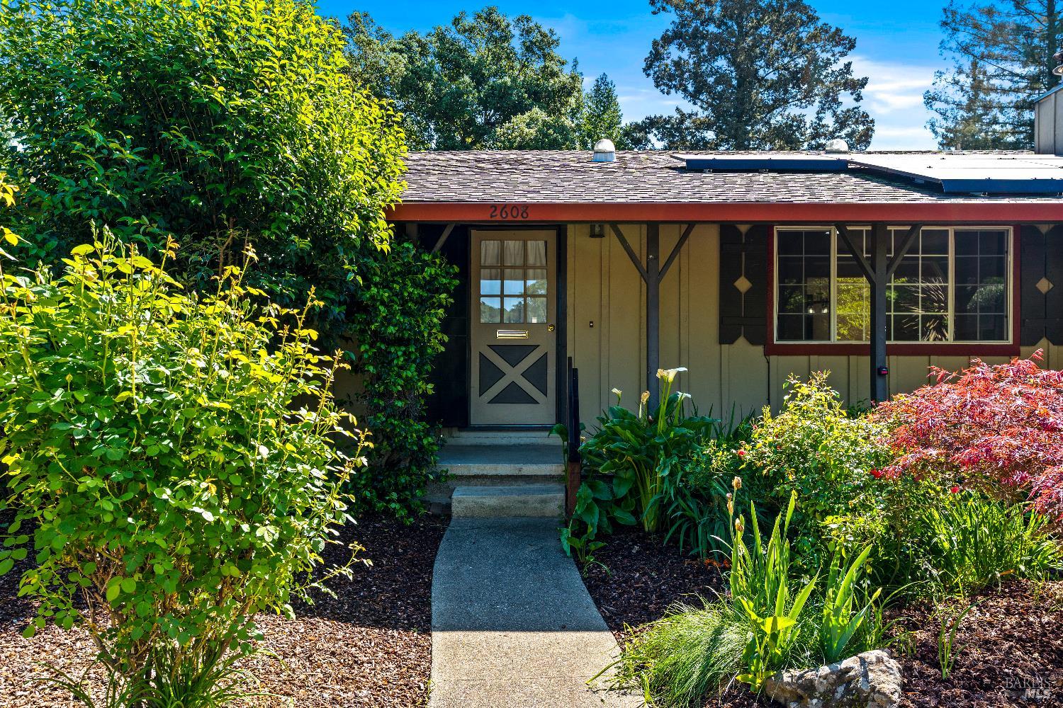 2608 W Pueblo Avenue