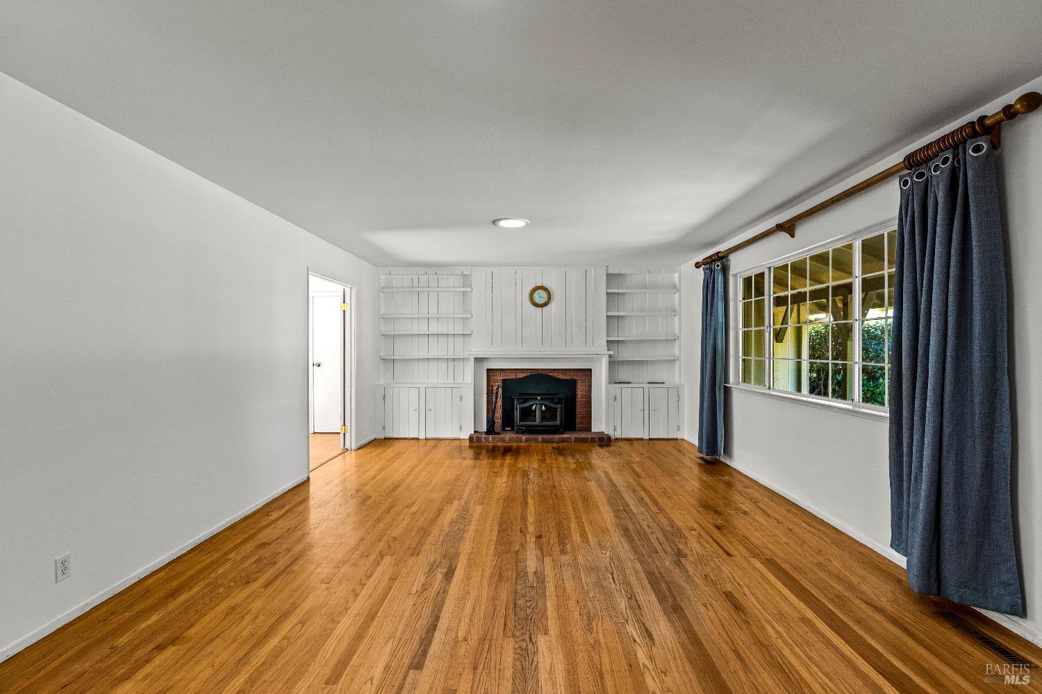 2608 W Pueblo Avenue