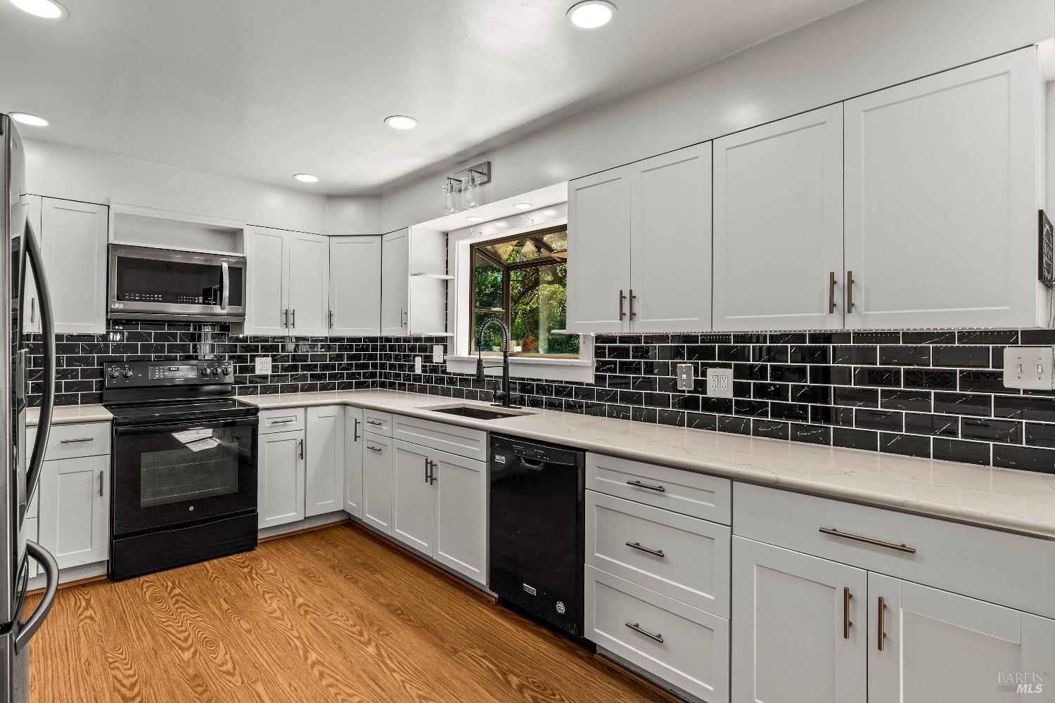 2608 W Pueblo Avenue