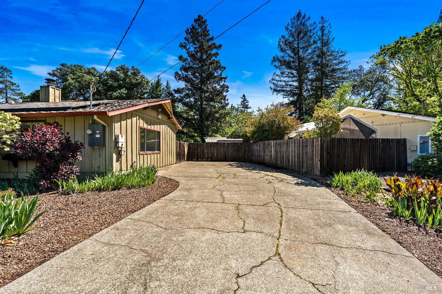 2608 W Pueblo Avenue
