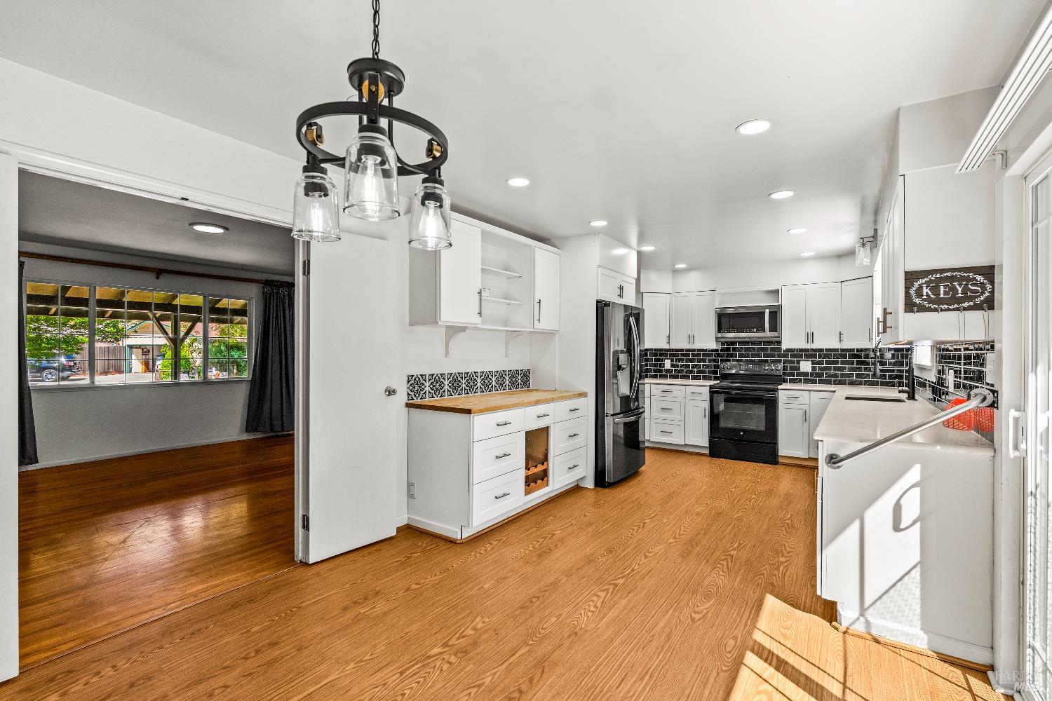 2608 W Pueblo Avenue