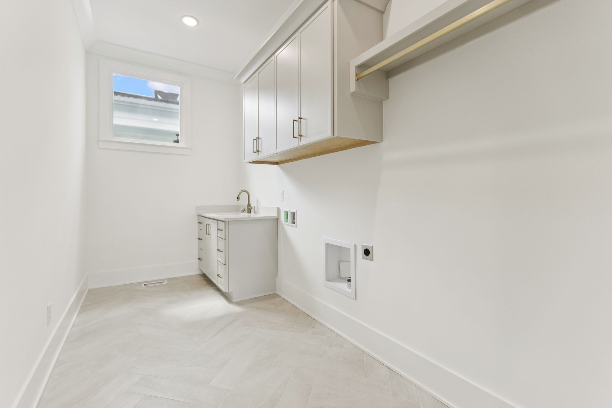 1037 William St