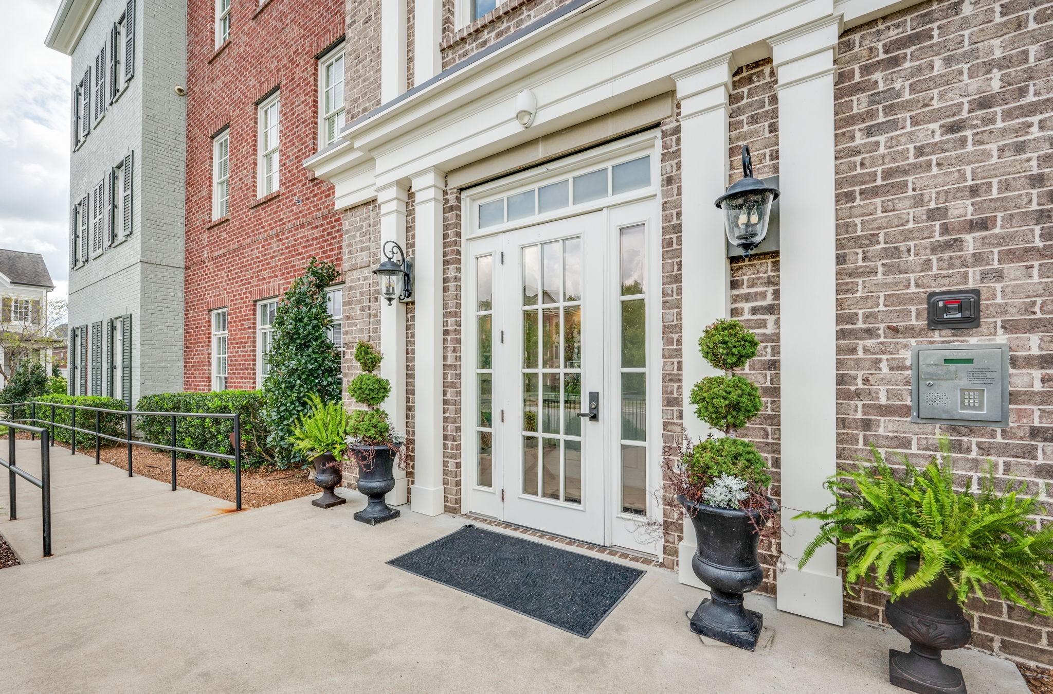 6030 Keats St Unit: 301