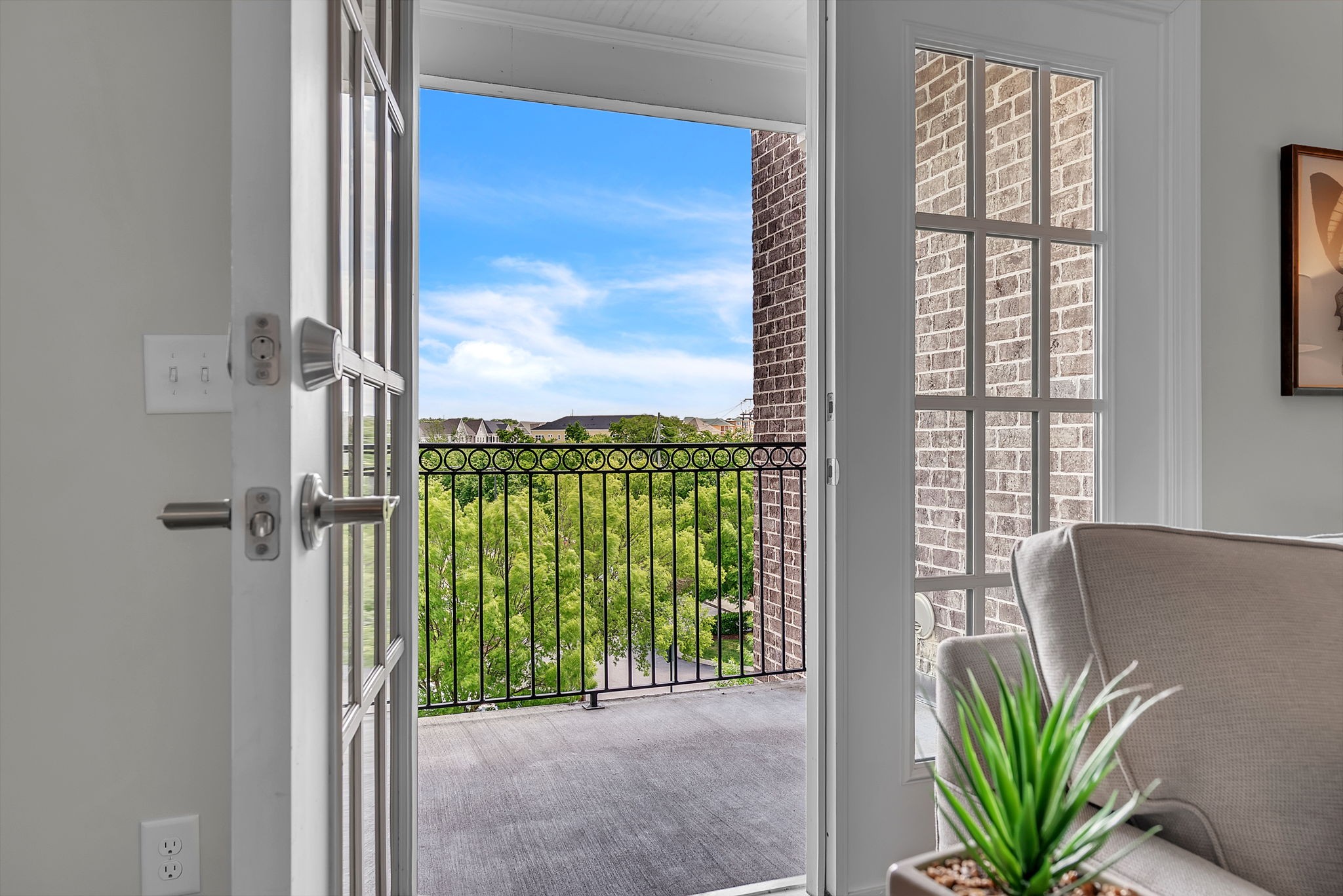 6030 Keats St Unit: 301
