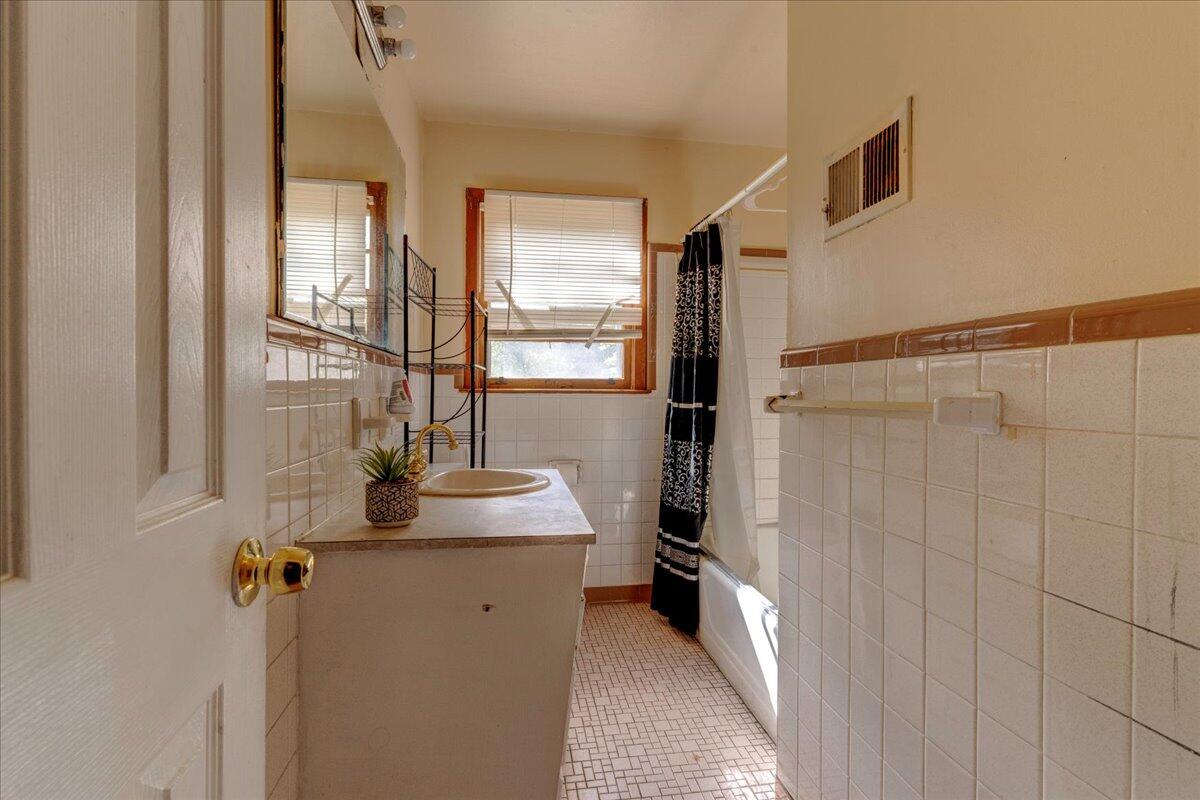 4523 W Montague Avenue