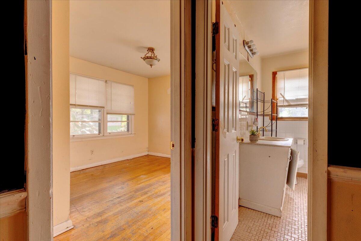 4523 W Montague Avenue