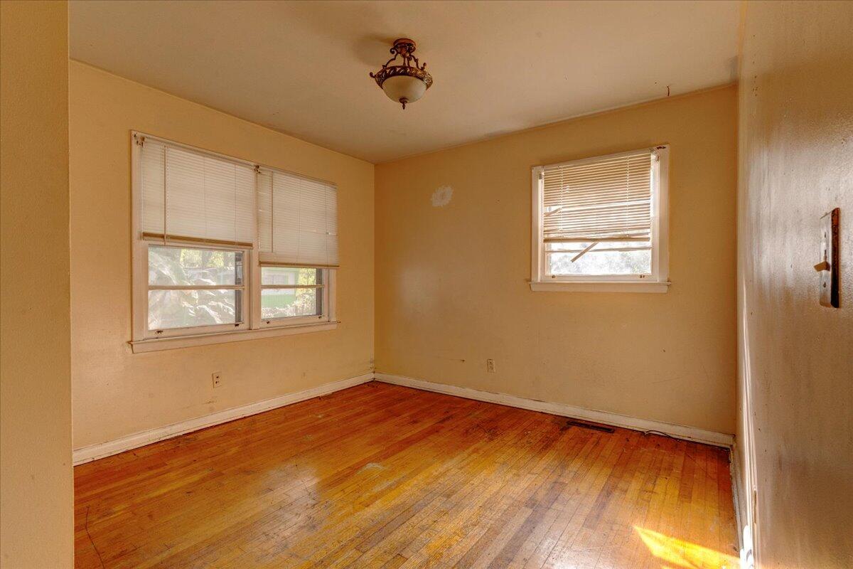 4523 W Montague Avenue