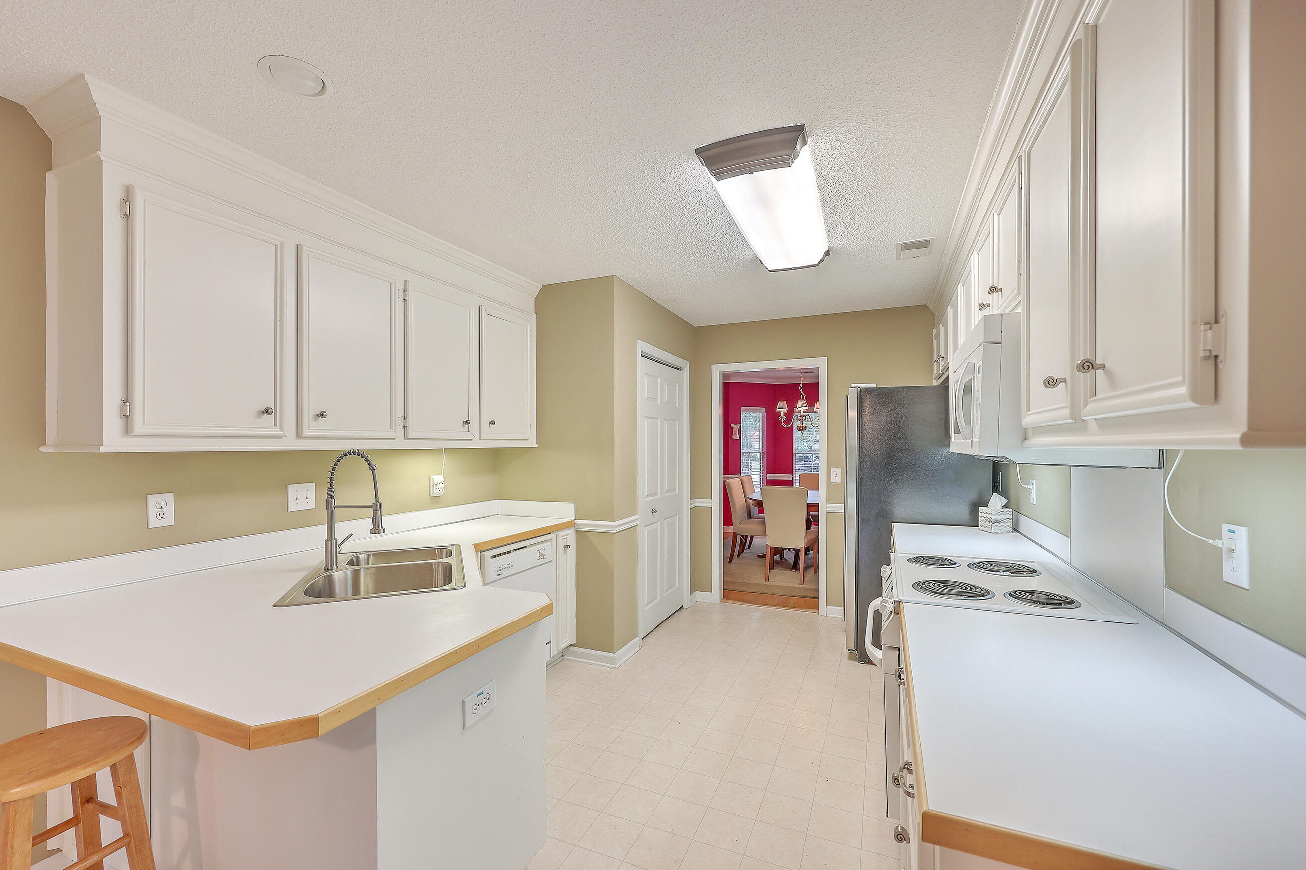 663 Majestic Oaks Drive