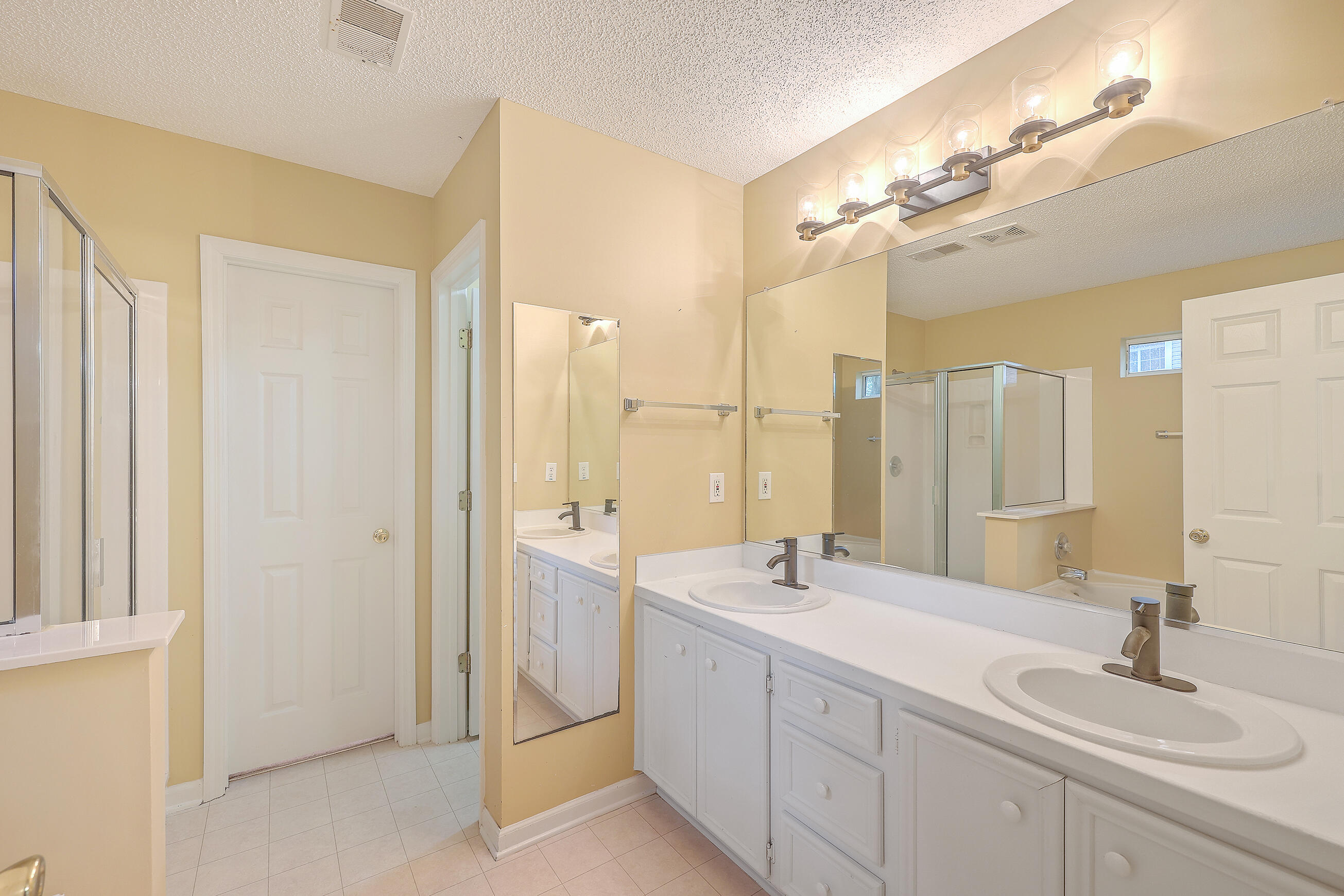 663 Majestic Oaks Drive