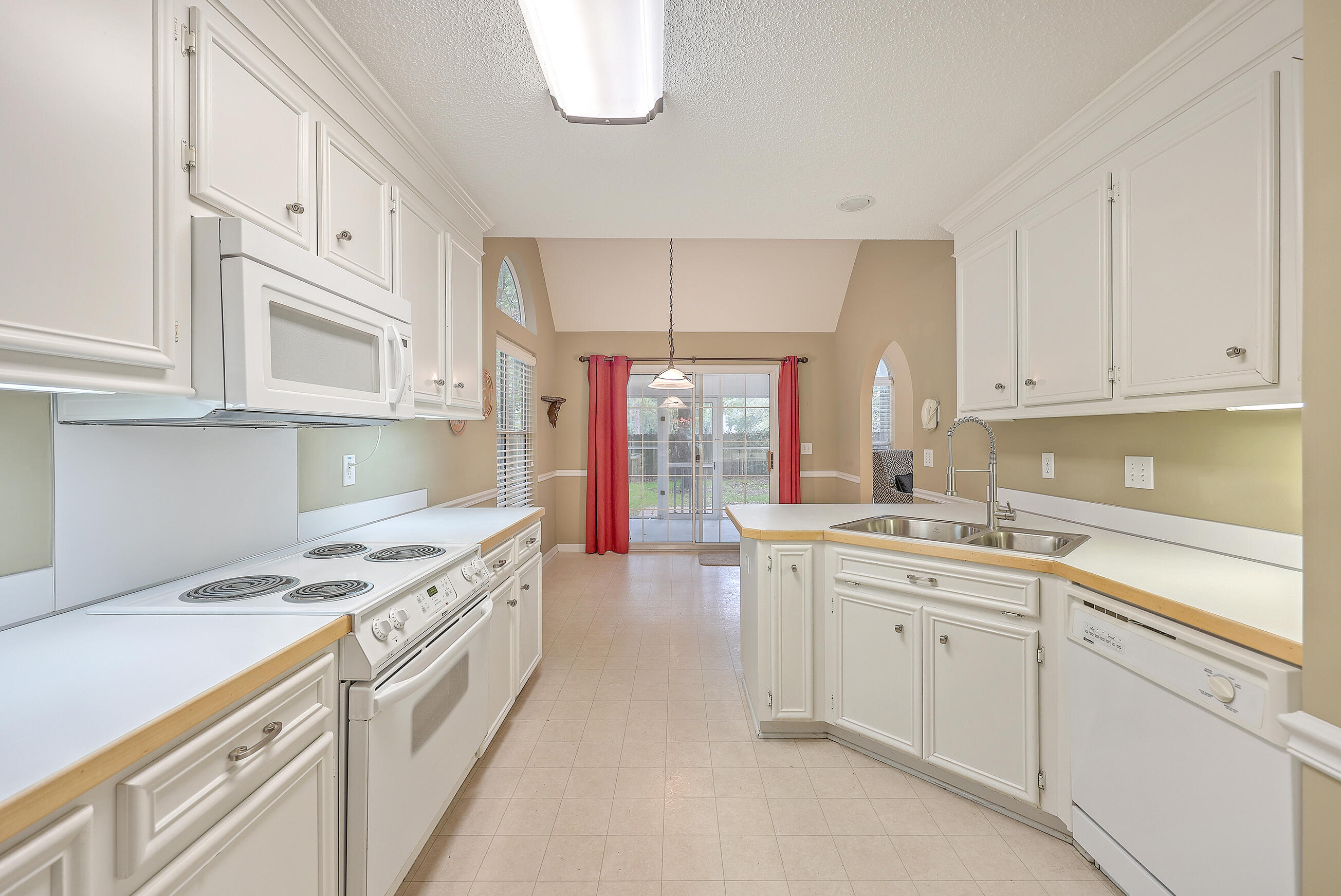 663 Majestic Oaks Drive