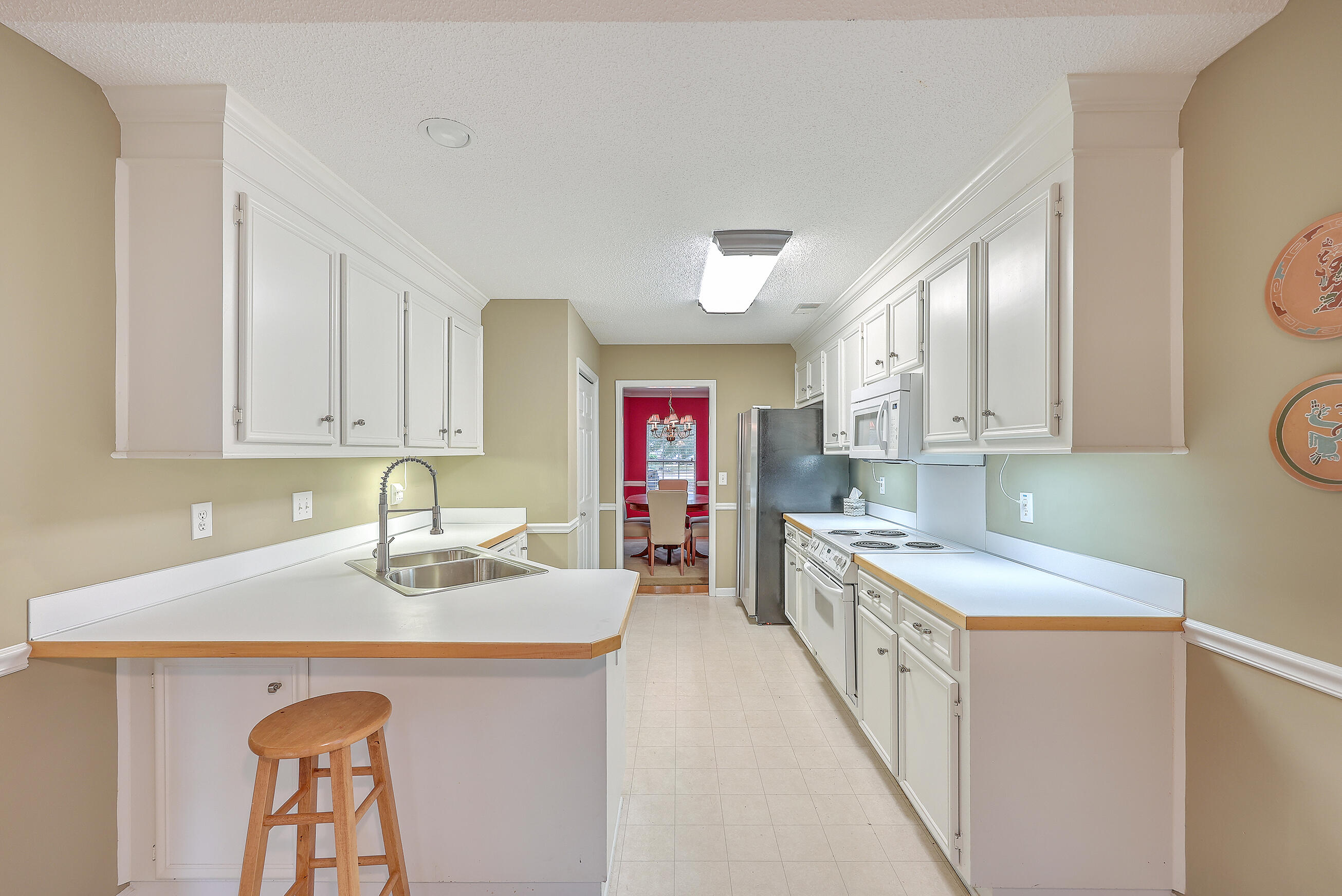 663 Majestic Oaks Drive