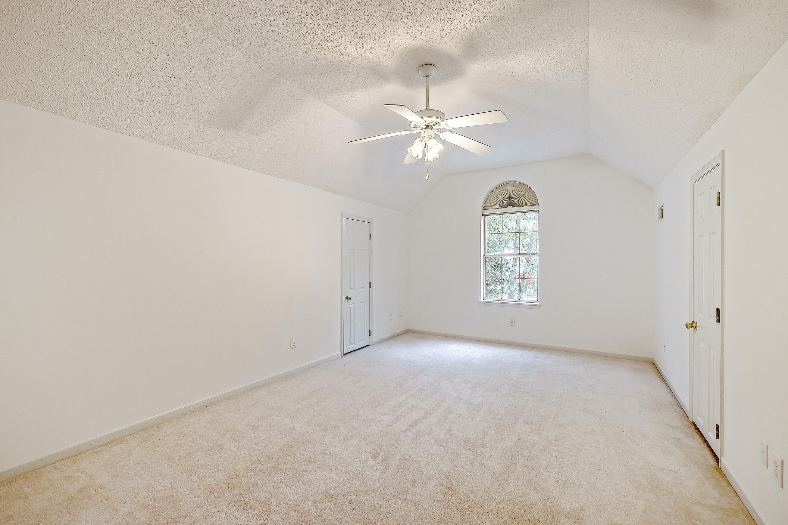 663 Majestic Oaks Drive