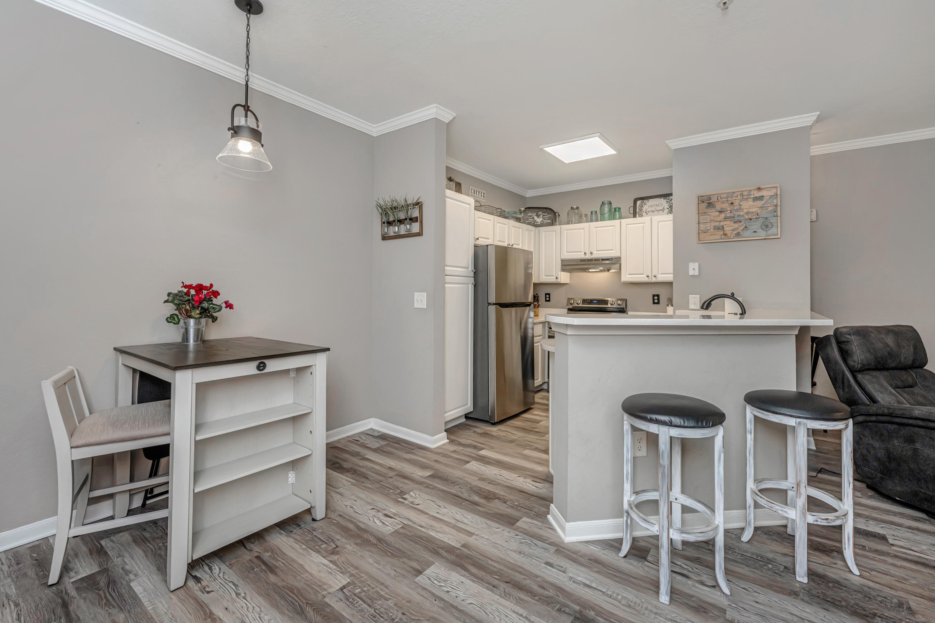 60 Fenwick Hall Allee # 327