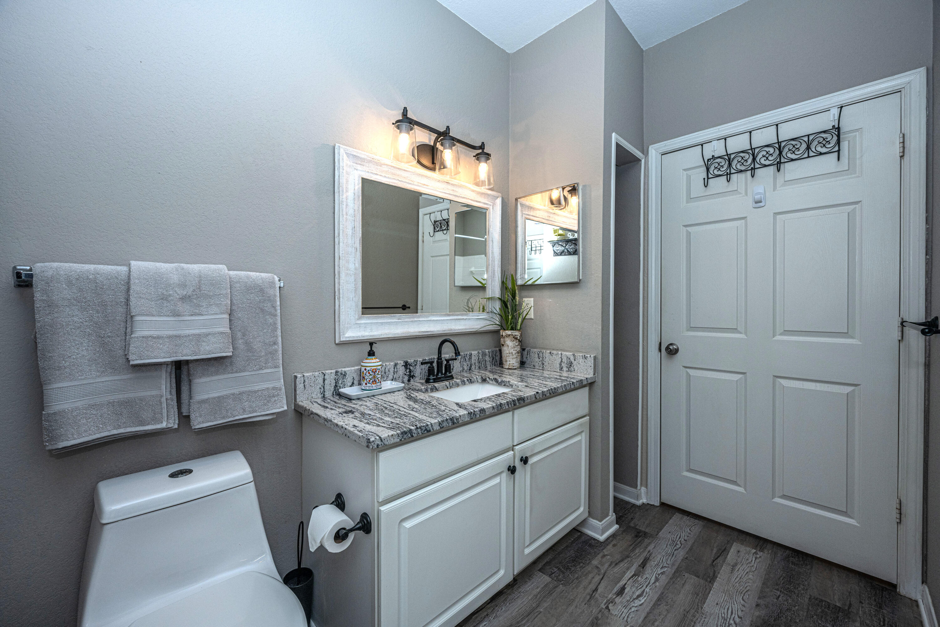 60 Fenwick Hall Allee # 327