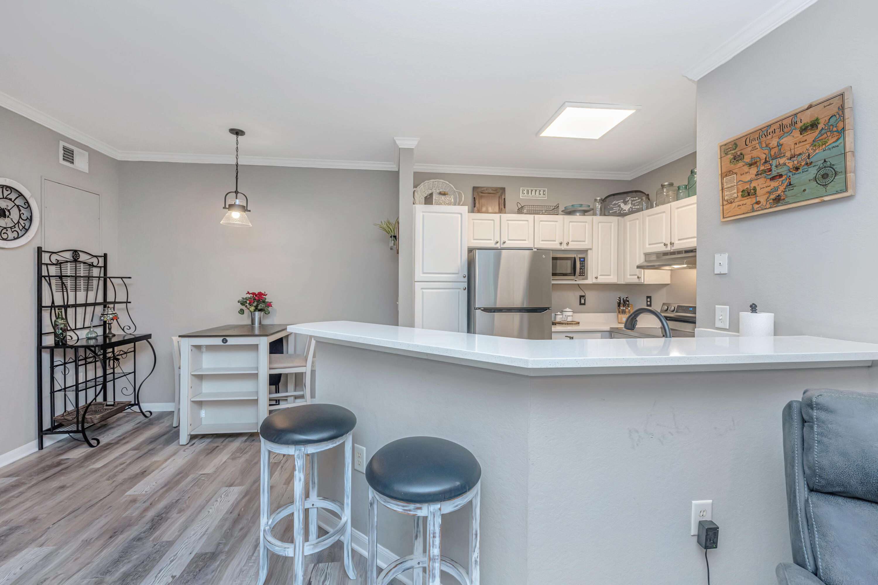 60 Fenwick Hall Allee # 327