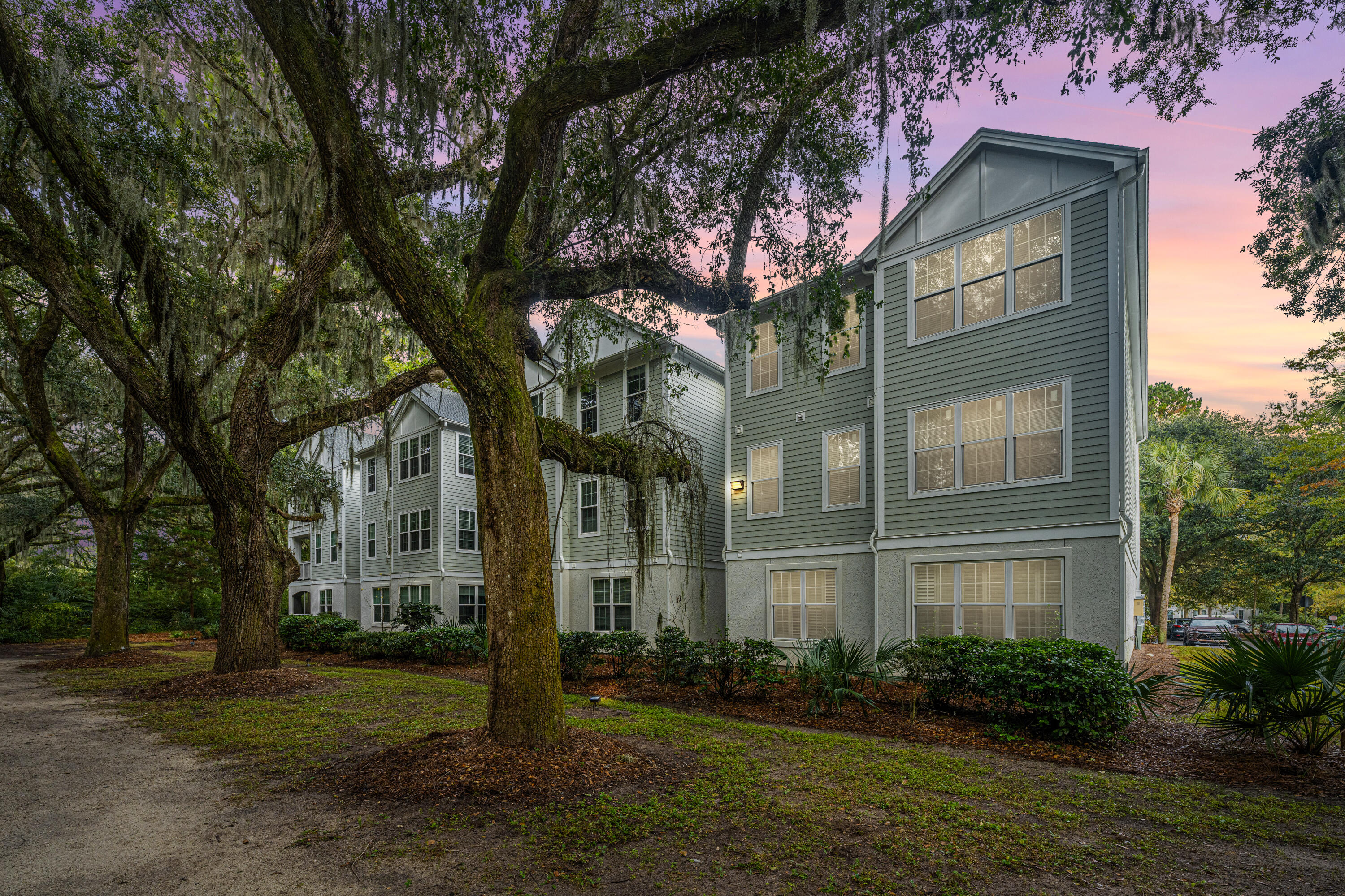 60 Fenwick Hall Allee # 327