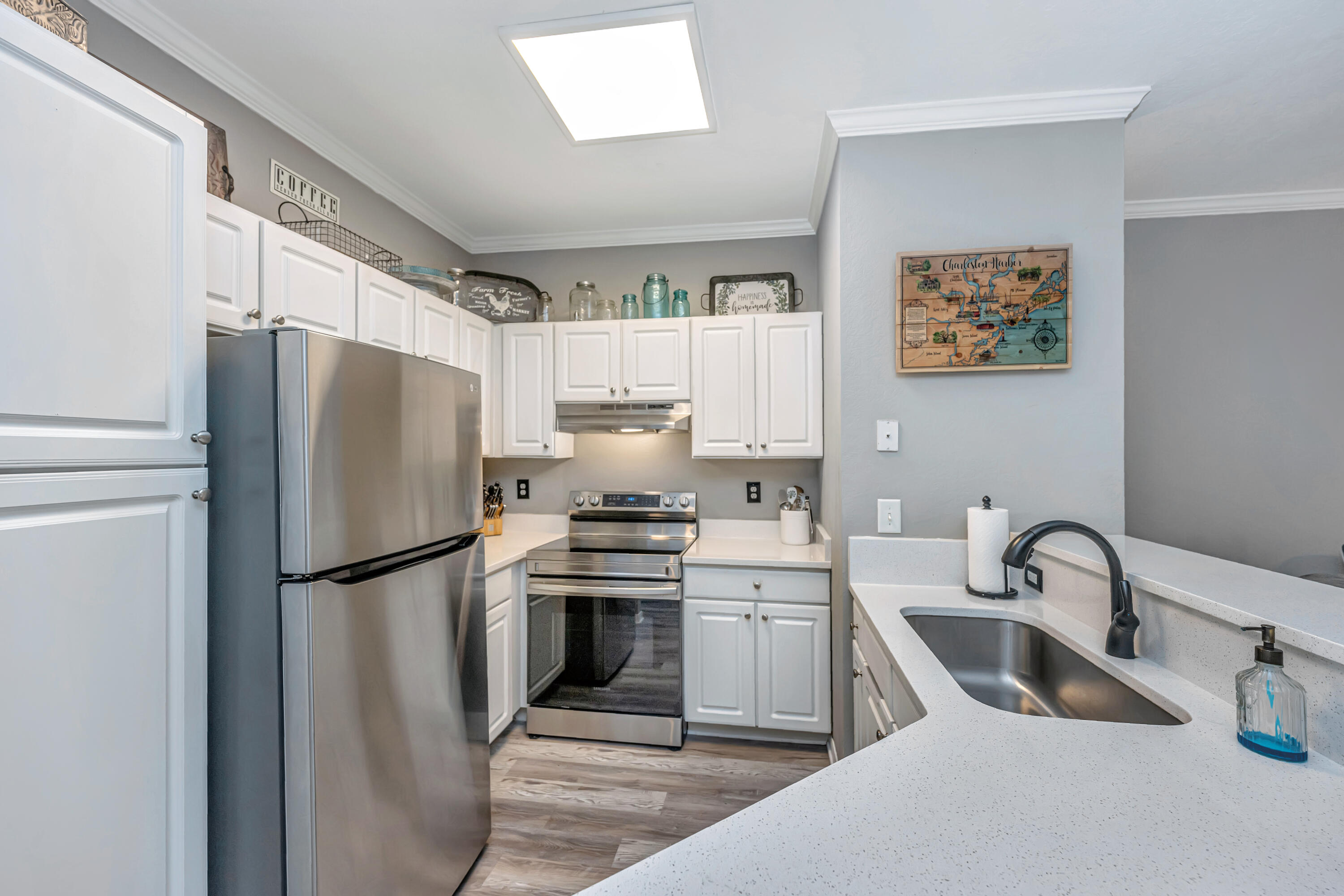 60 Fenwick Hall Allee # 327