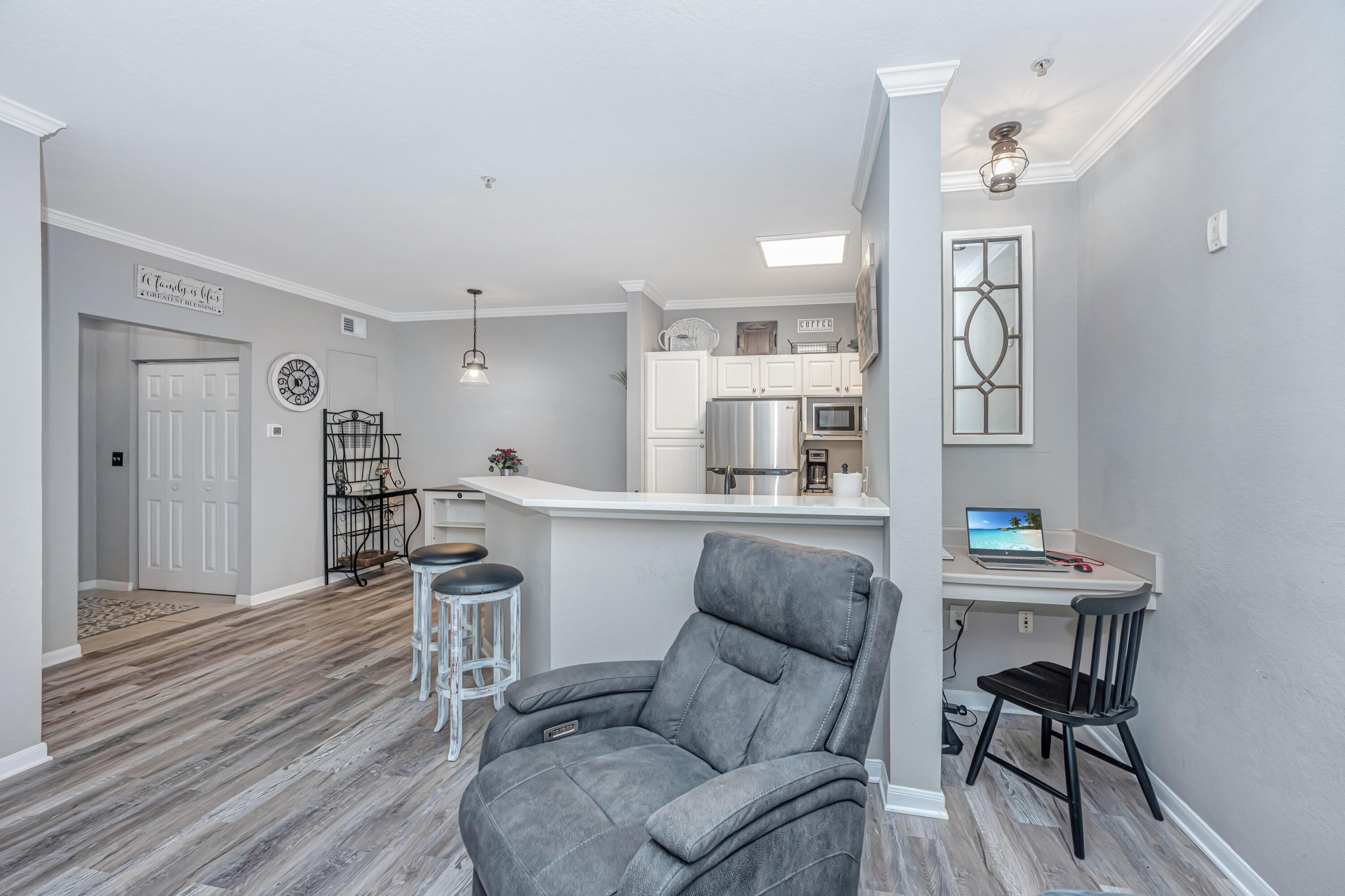 60 Fenwick Hall Allee # 327