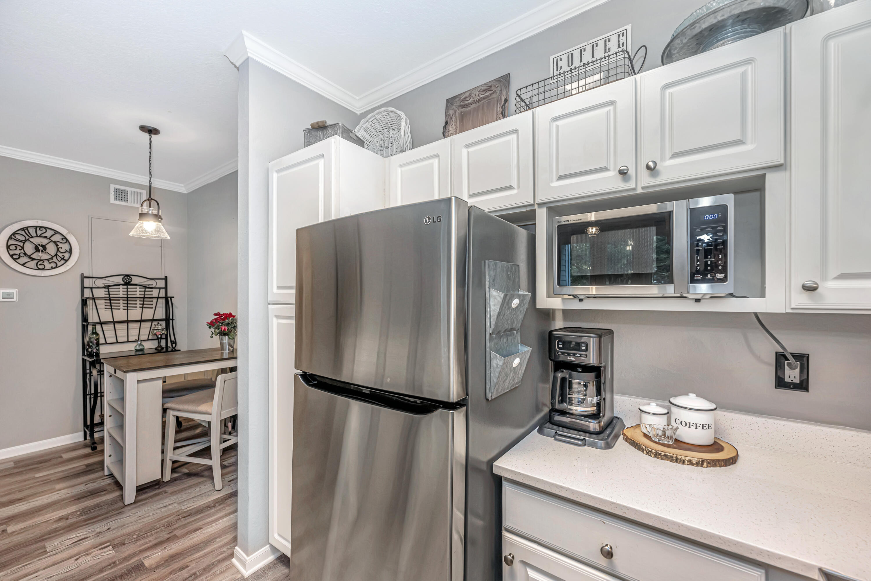 60 Fenwick Hall Allee # 327