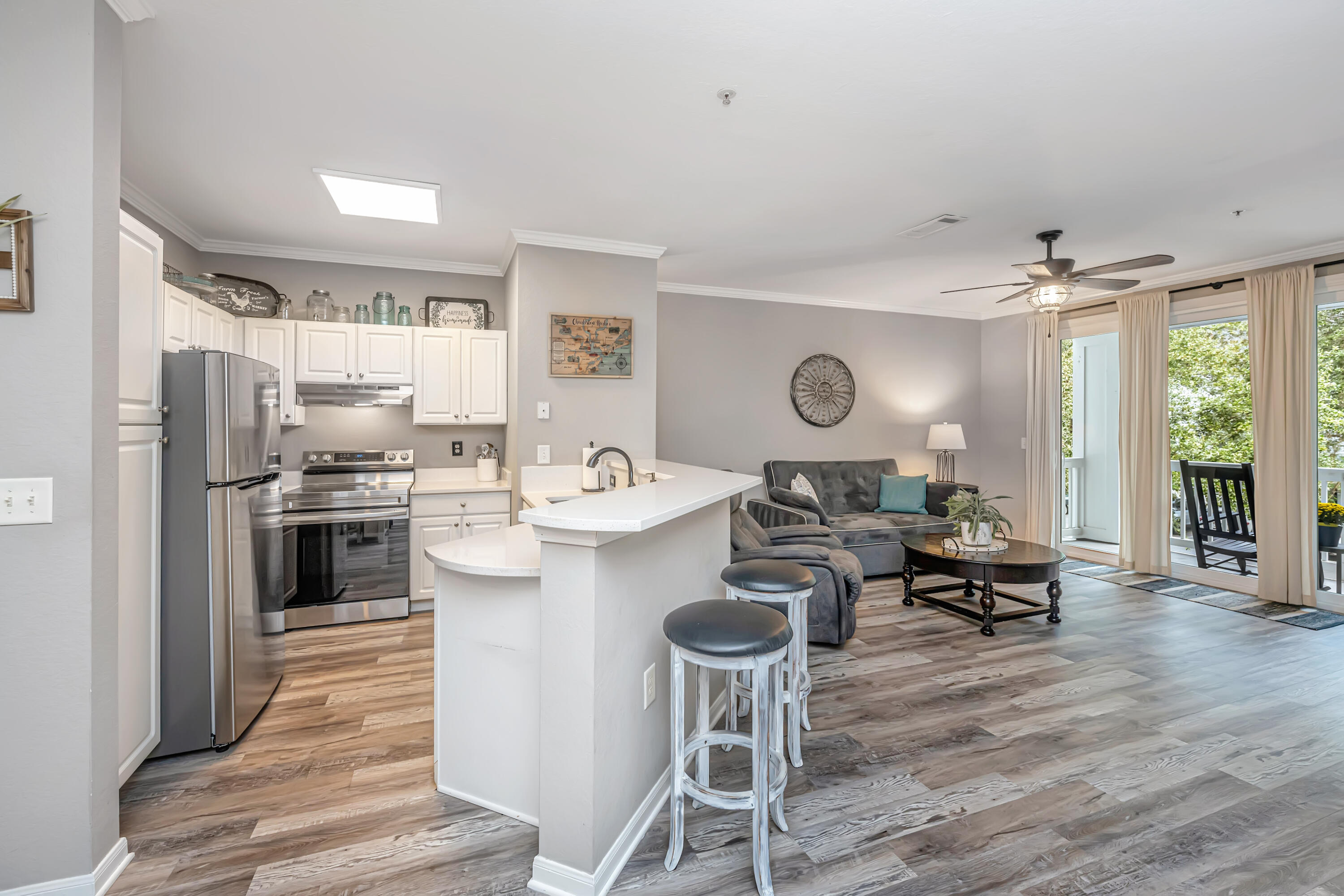 60 Fenwick Hall Allee # 327