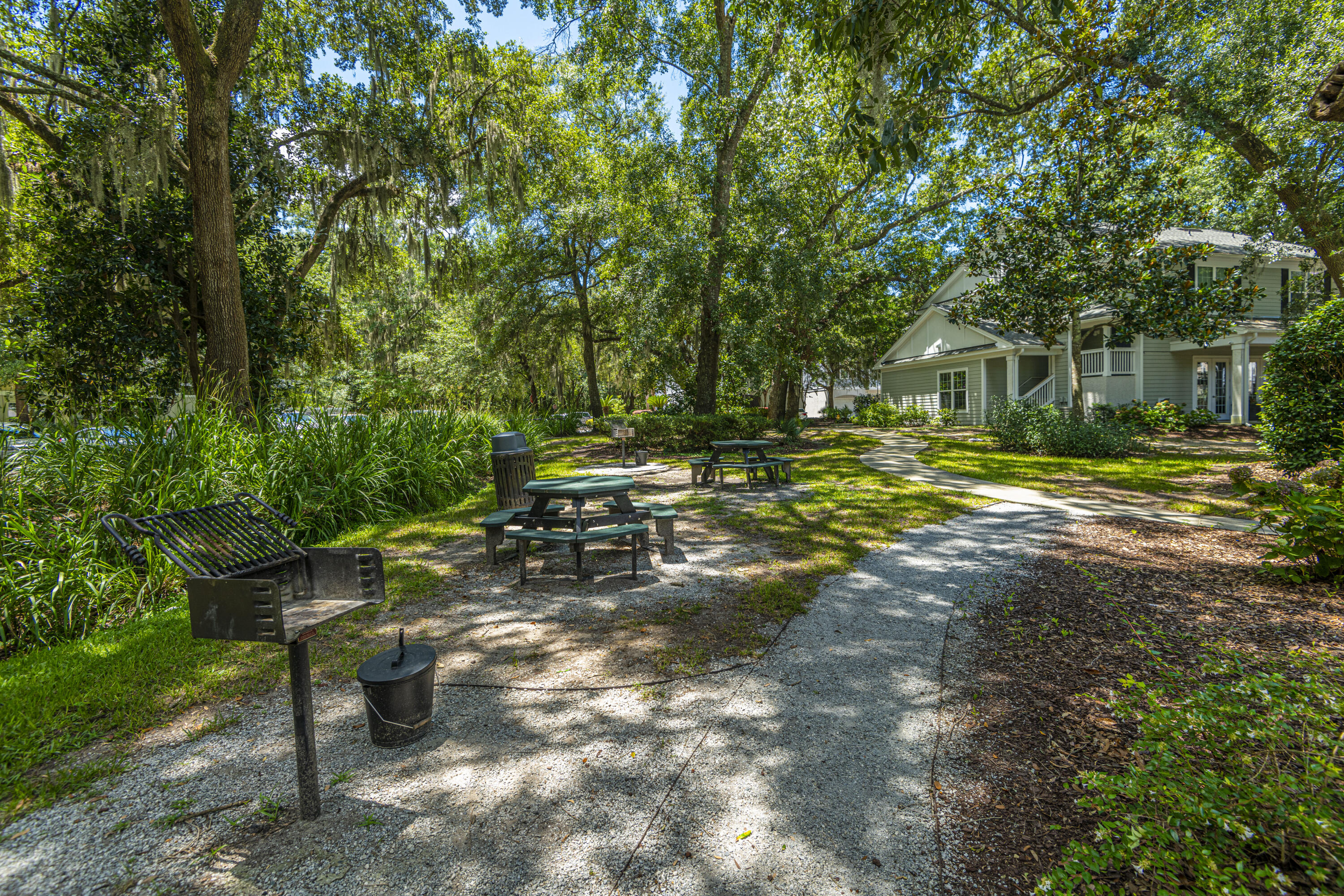 60 Fenwick Hall Allee # 327