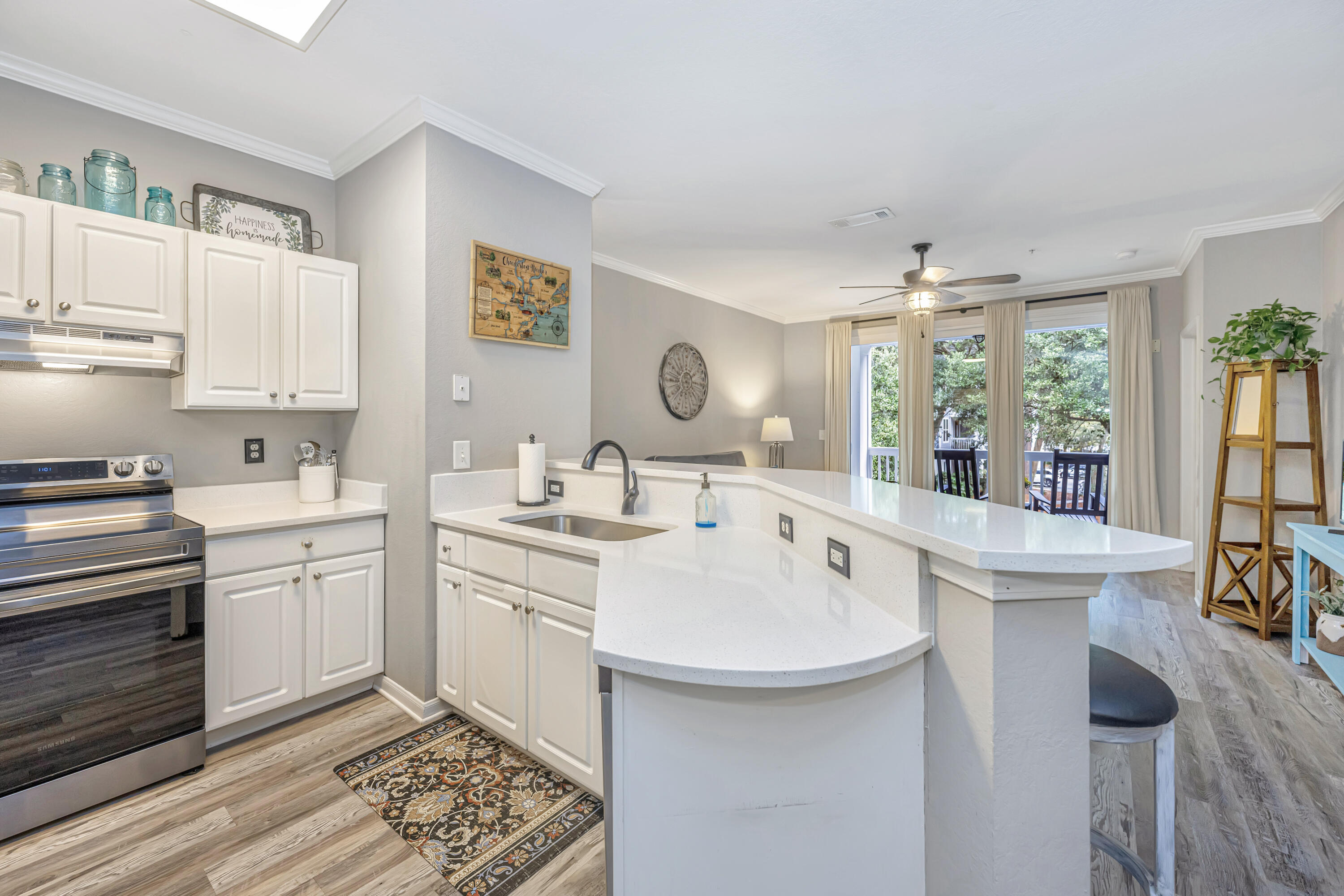 60 Fenwick Hall Allee # 327