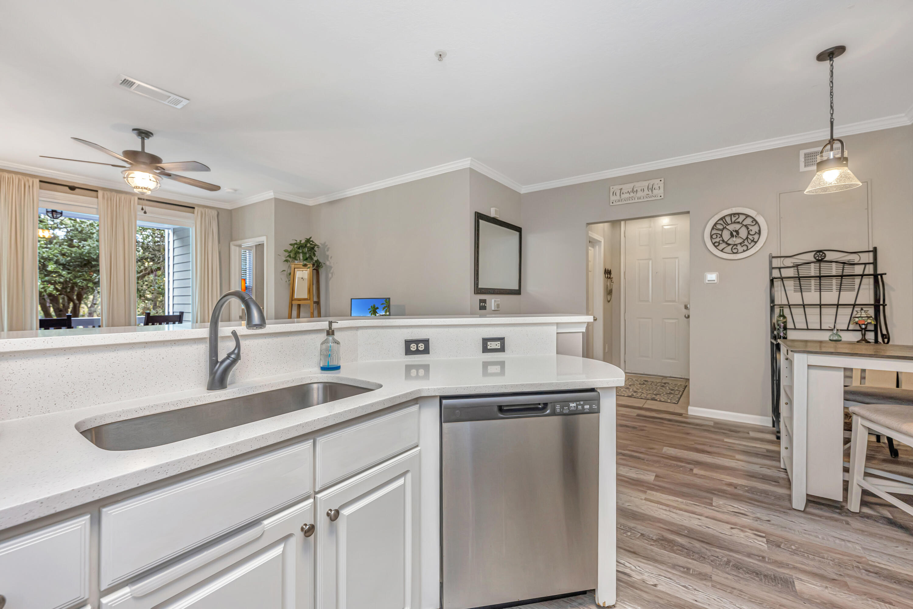 60 Fenwick Hall Allee # 327