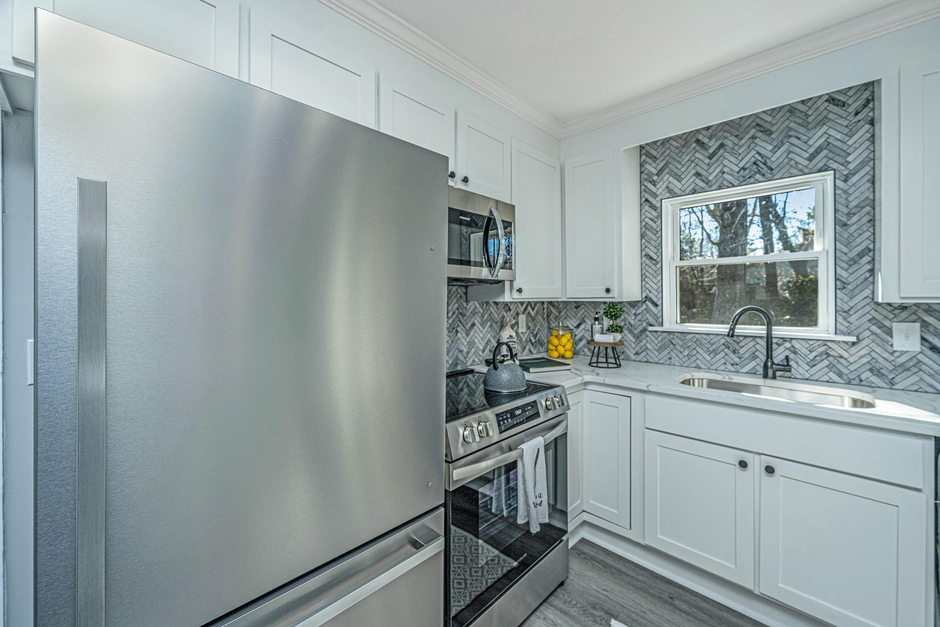 1971 Green Park Avenue