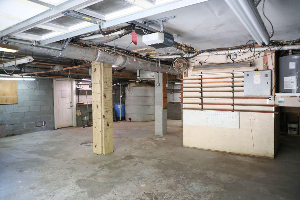 8513 Oyster Factory Road