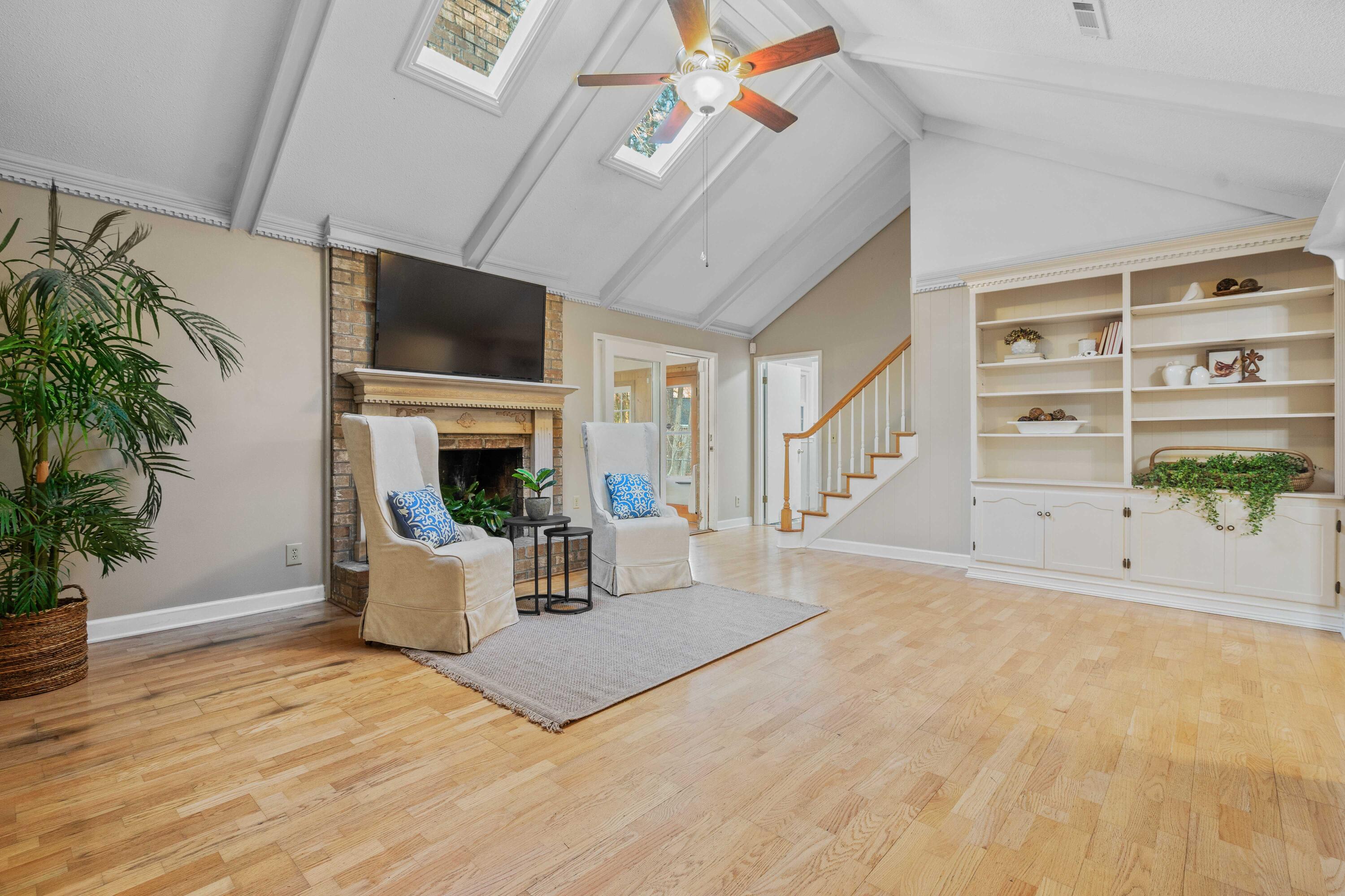 425 Chessington Circle