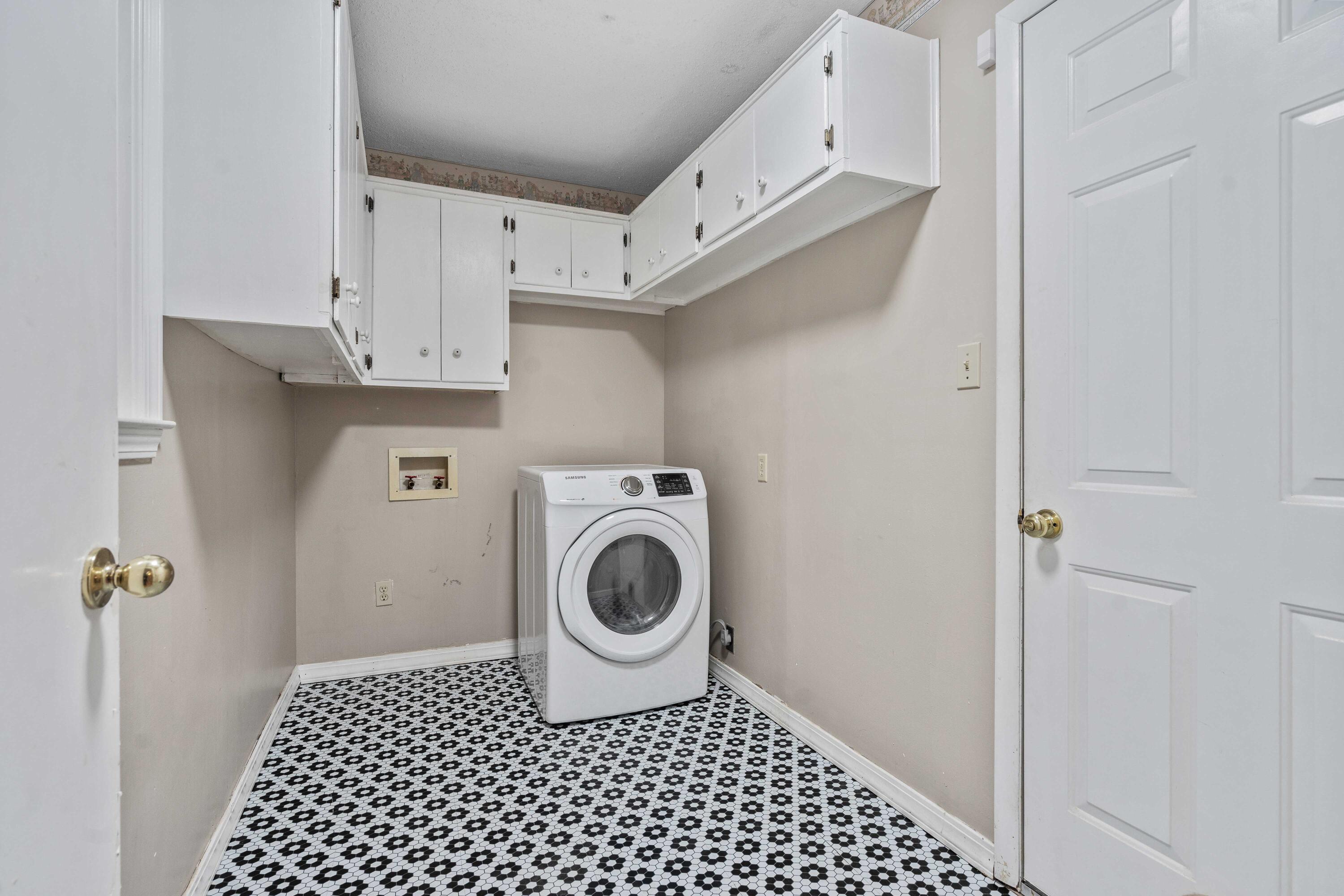 425 Chessington Circle